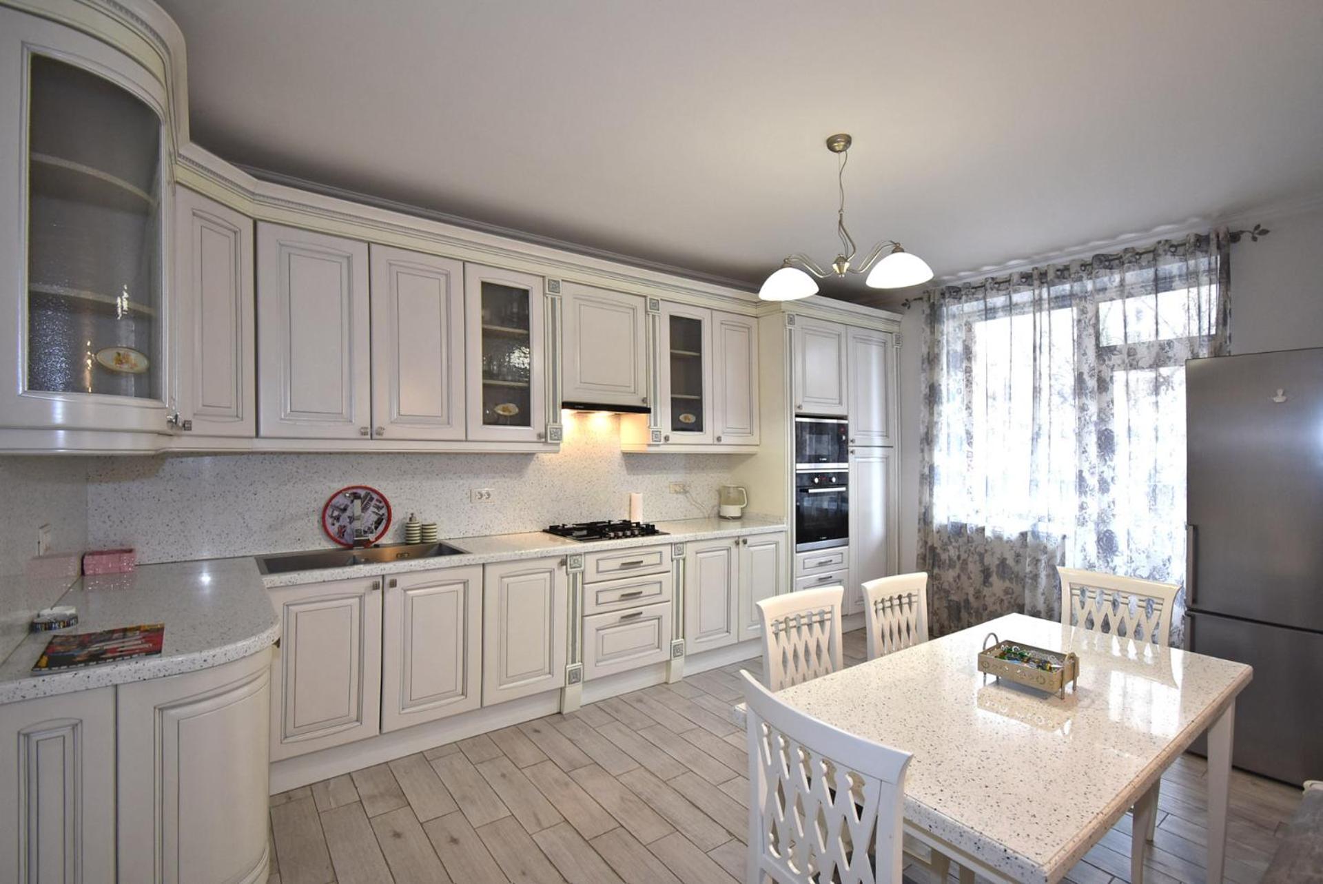 Aram street, 2 bedrooms LUXURY and UNIQUE apartment DI723