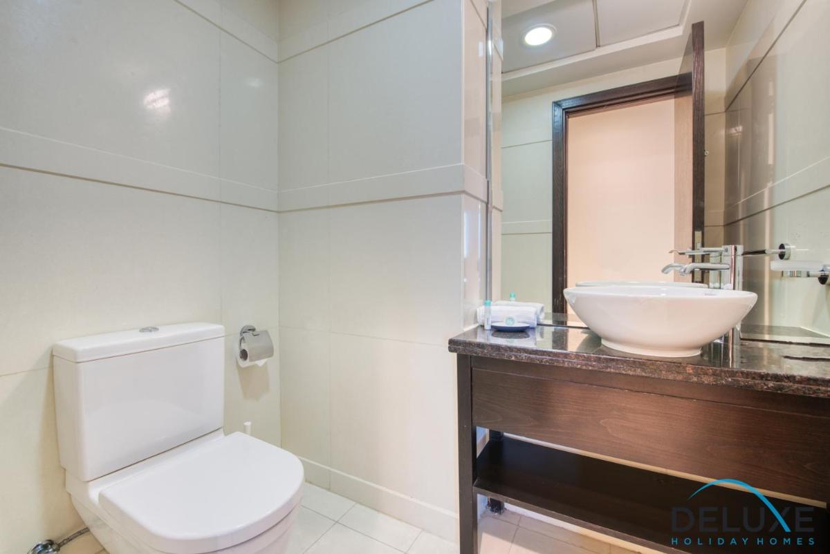 Elegant 2BR in Marina 23 at Dubai Marina by Deluxe Holiday Homes