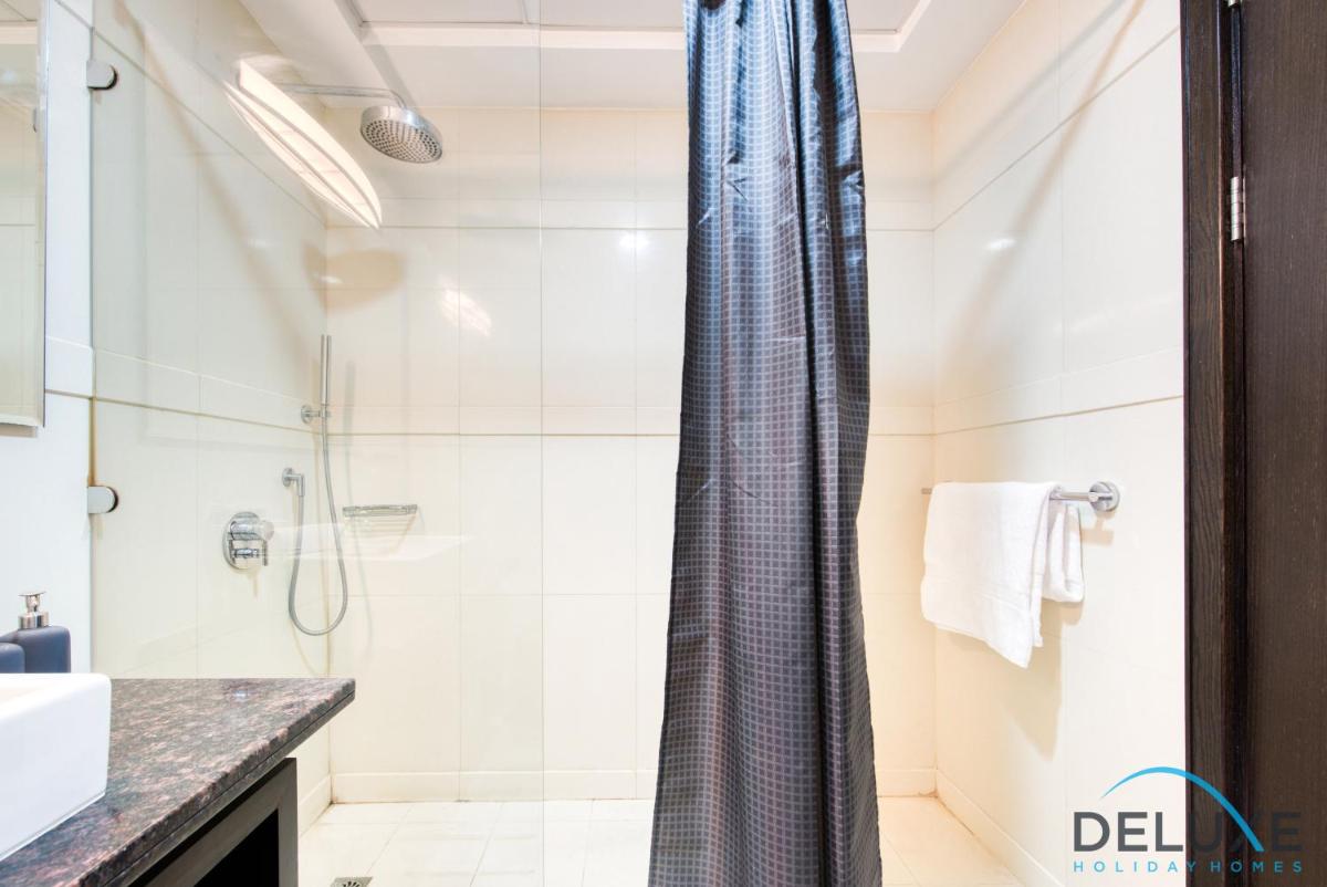 Elegant 2BR in Marina 23 at Dubai Marina by Deluxe Holiday Homes