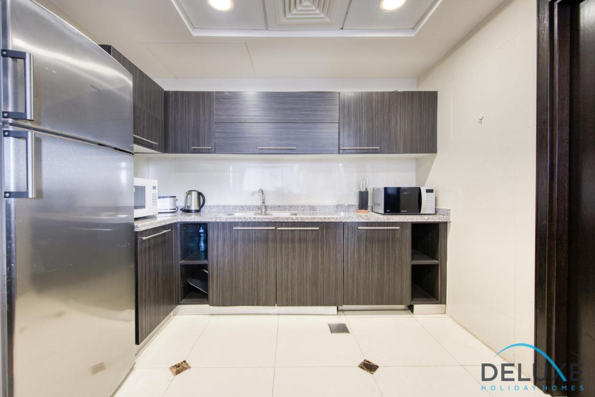 Elegant 2BR in Marina 23 at Dubai Marina by Deluxe Holiday Homes