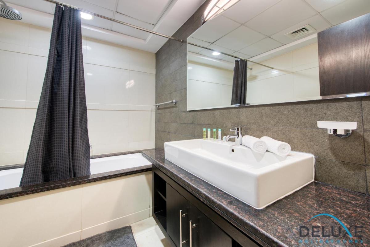 Elegant 2BR in Marina 23 at Dubai Marina by Deluxe Holiday Homes