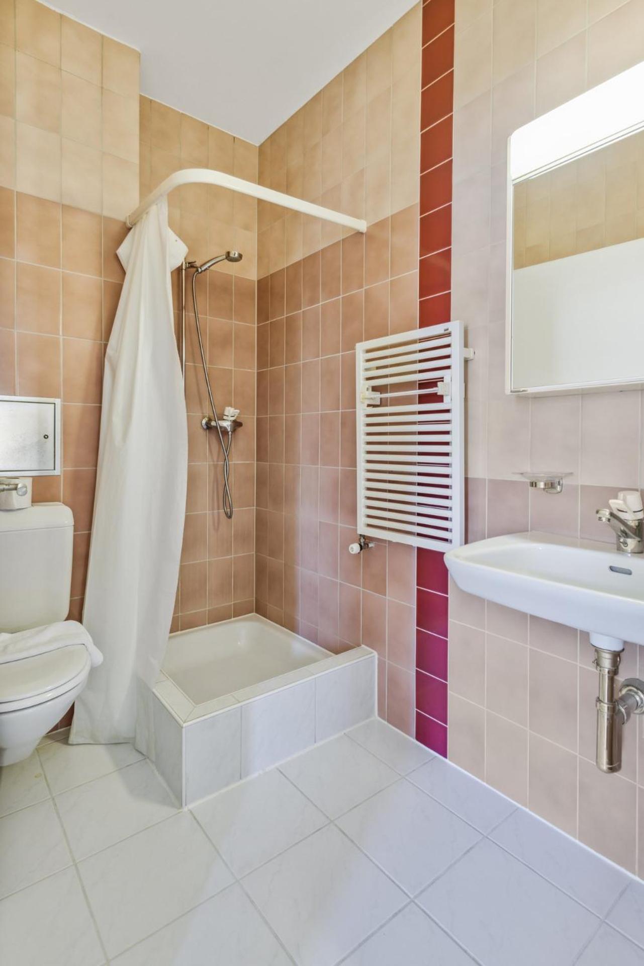 Spacious Central Apartments HOTING view 2