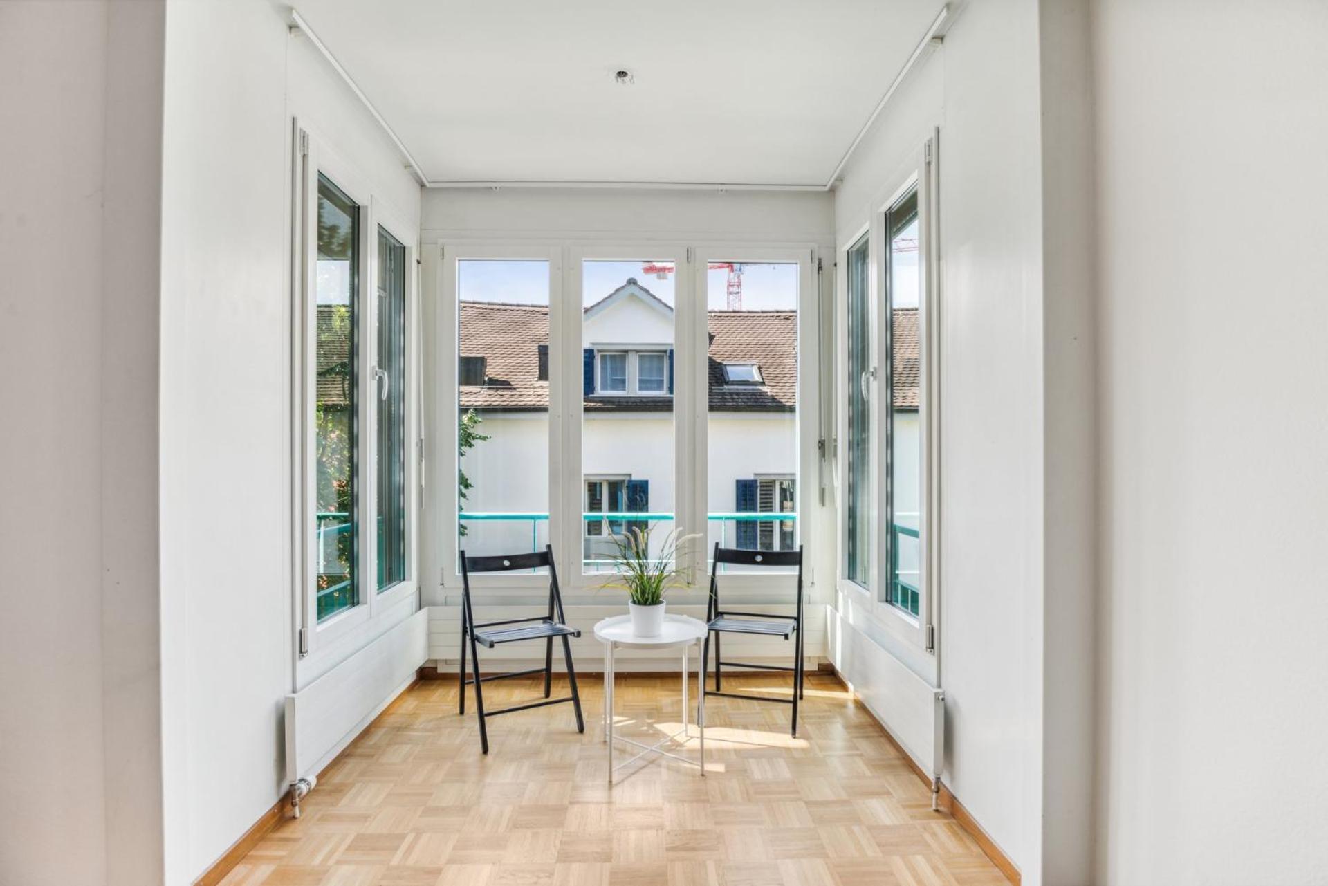 Spacious Central Apartments HOTING view 4