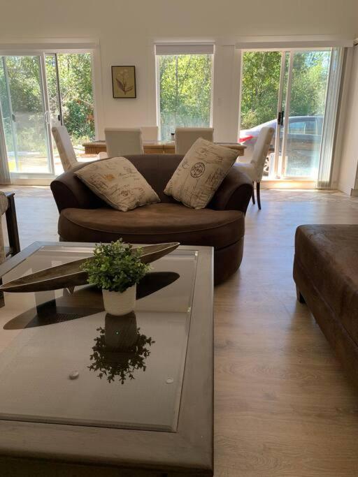 Country home, Sleeps 6 pets friendly