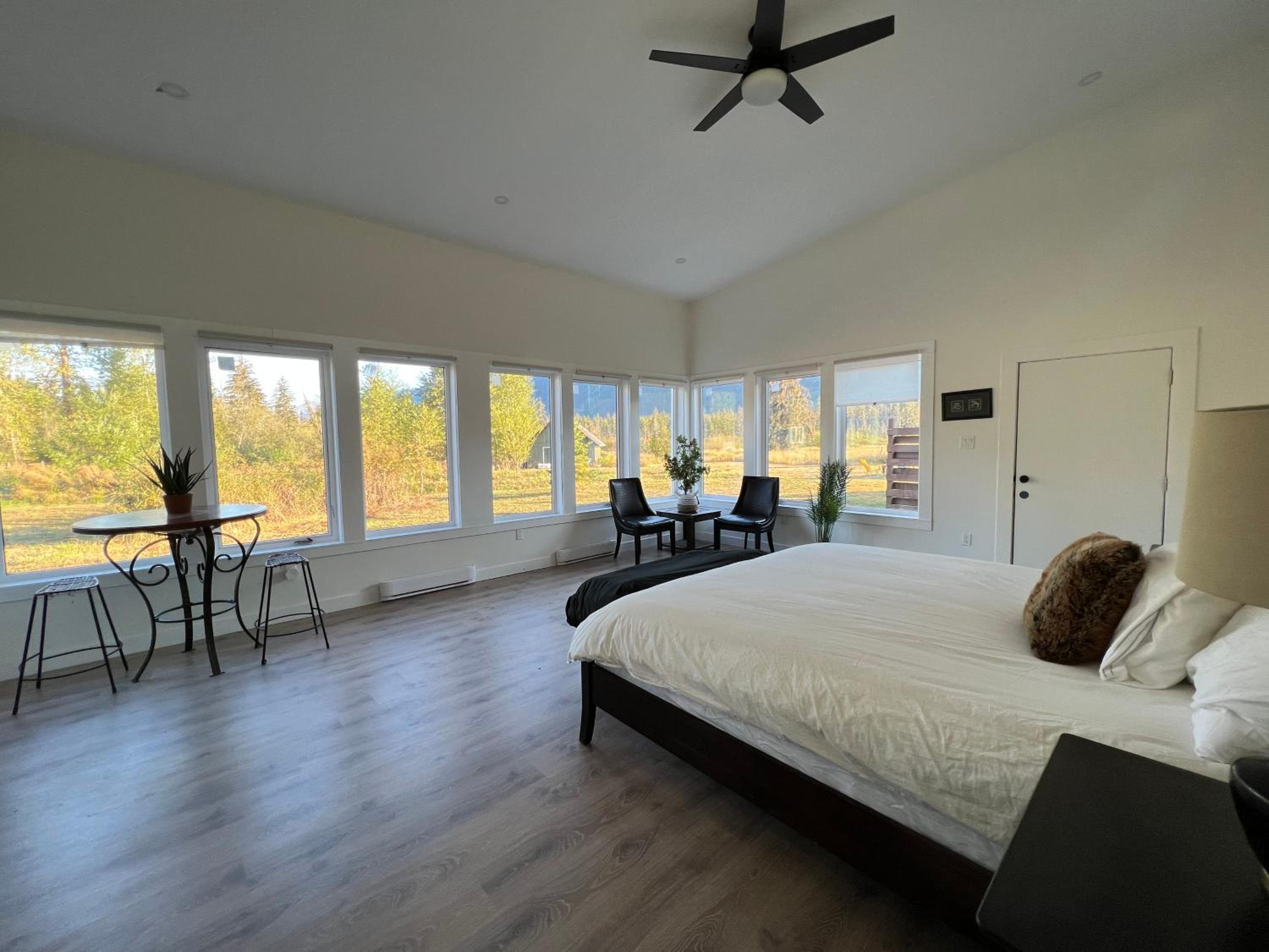 Country home, Sleeps 6 pets friendly