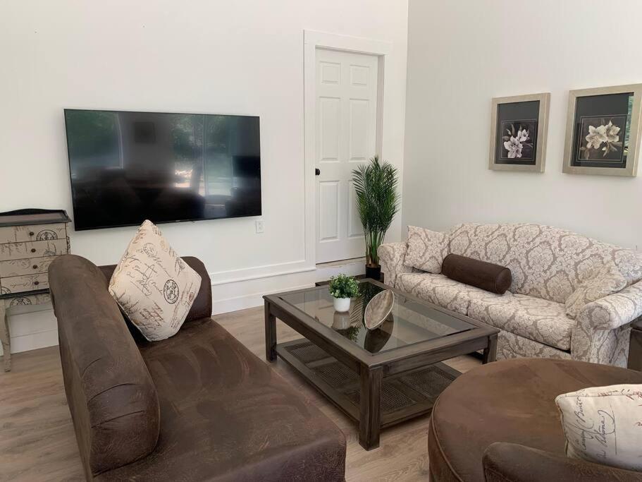 Country home, Sleeps 6 pets friendly