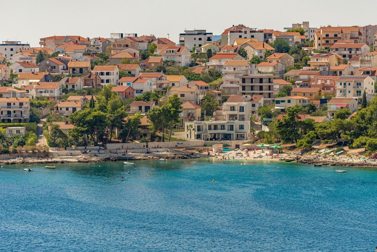 NeaLeona Apartments