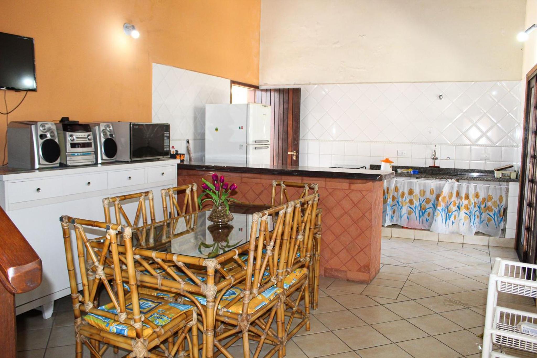P003 - Casa de 3 dormitórios com churrasqueira, apenas 150m da praia