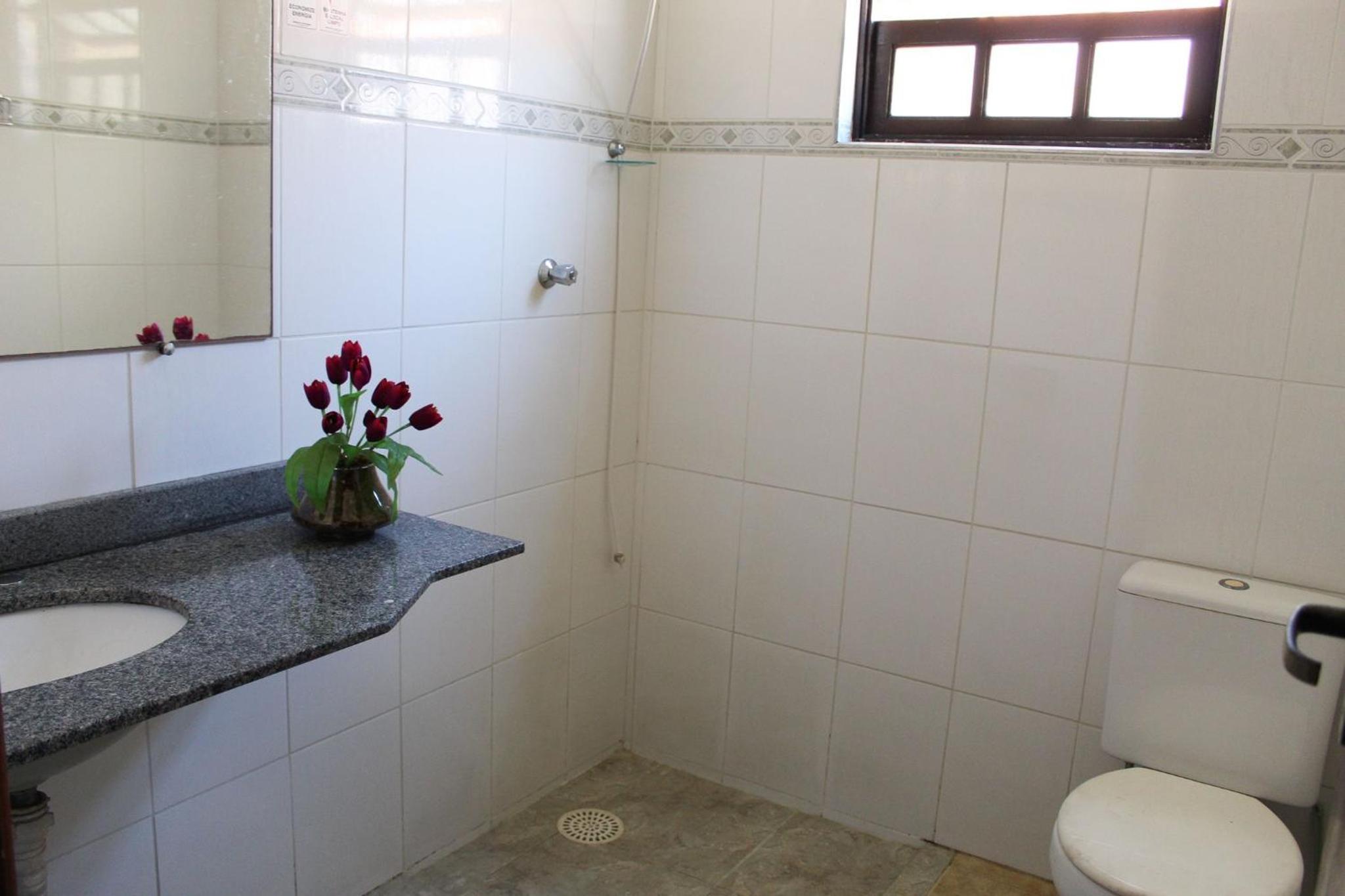 P003 - Casa de 3 dormitórios com churrasqueira, apenas 150m da praia