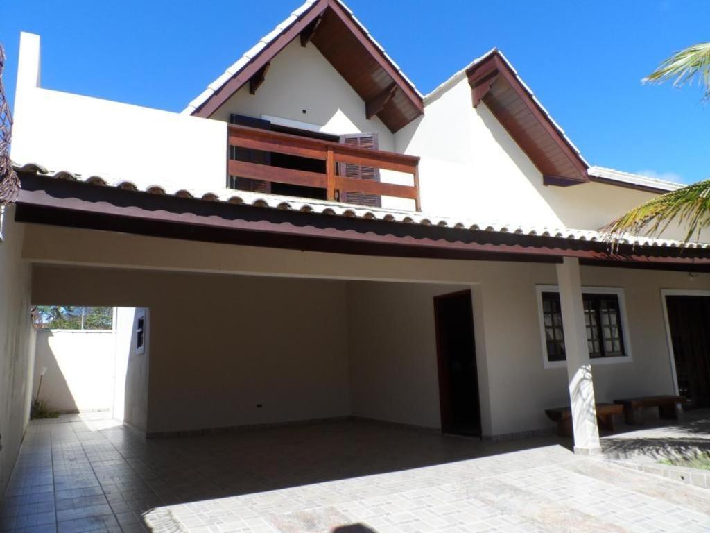 P003 - Casa de 3 dormitórios com churrasqueira, apenas 150m da praia