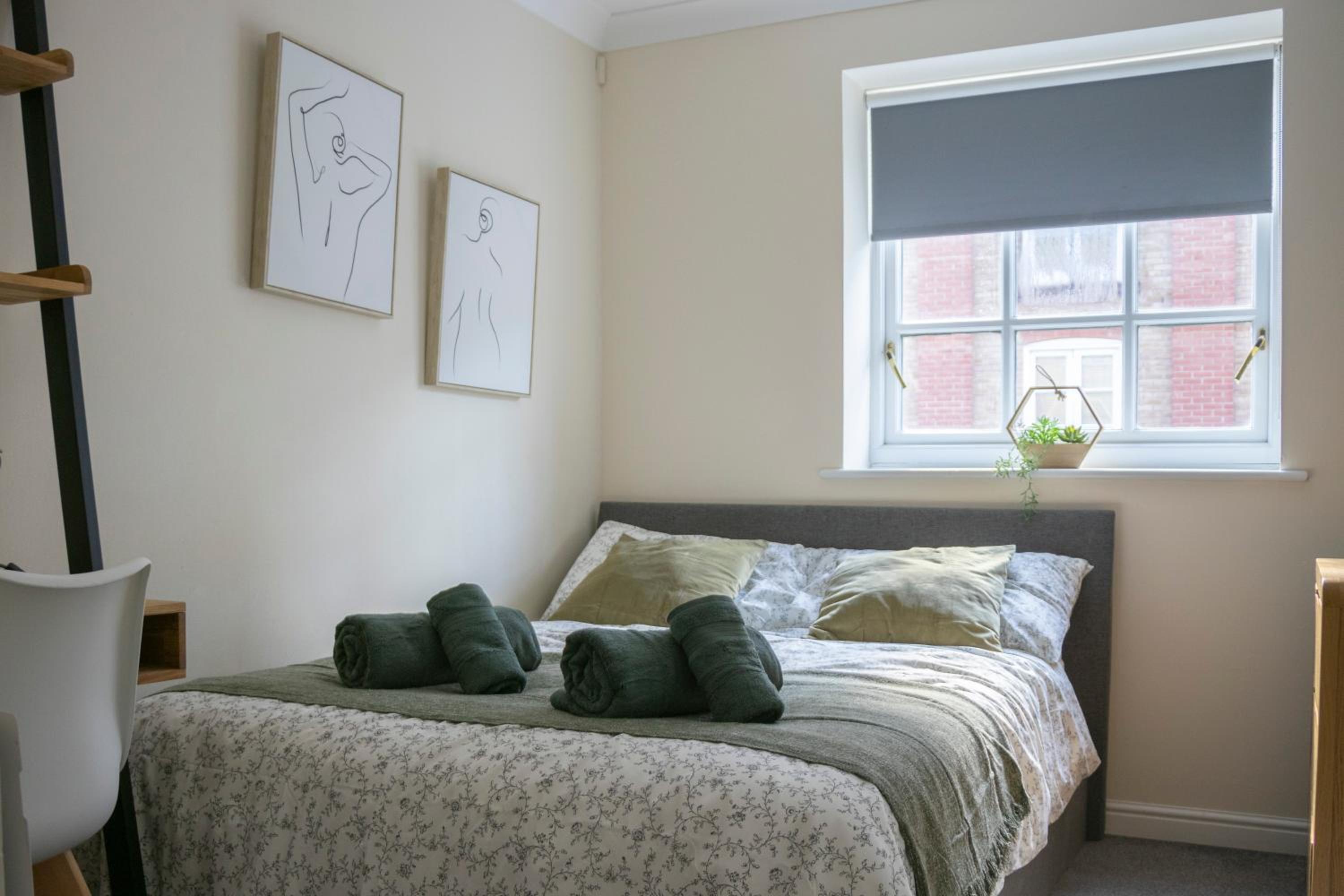 Lovely 3-bedroom apartment in Colchester view 2