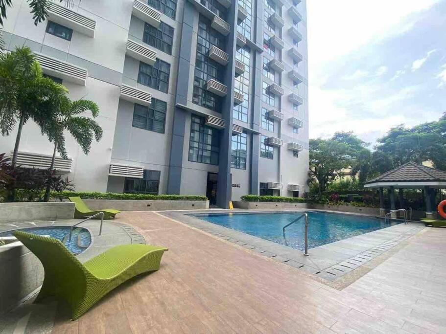 1BR Studio at viceroy McKinley taguig