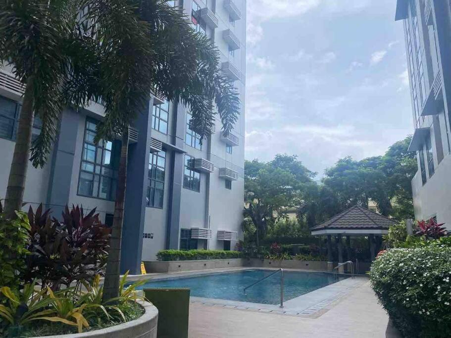 1BR Studio at viceroy McKinley taguig
