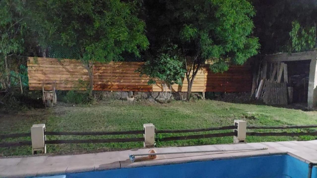 Cabaña con vista al Cerro Arco y la ciudad de Mendoza
