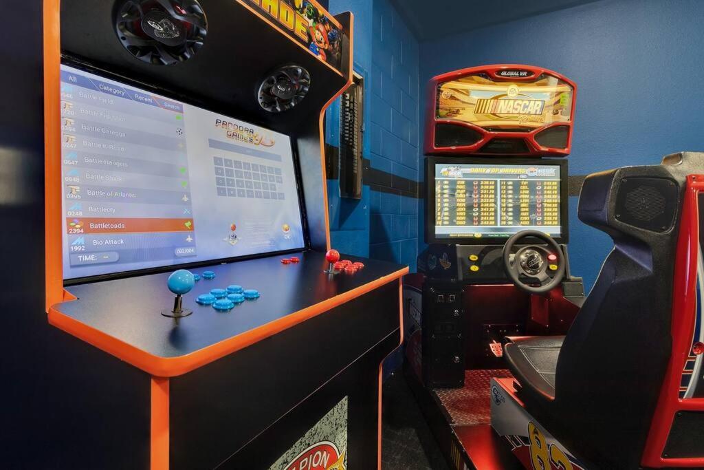 451-Luxury Villa wMovie Theater and Arcade