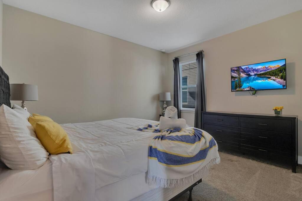451-Luxury Villa wMovie Theater and Arcade