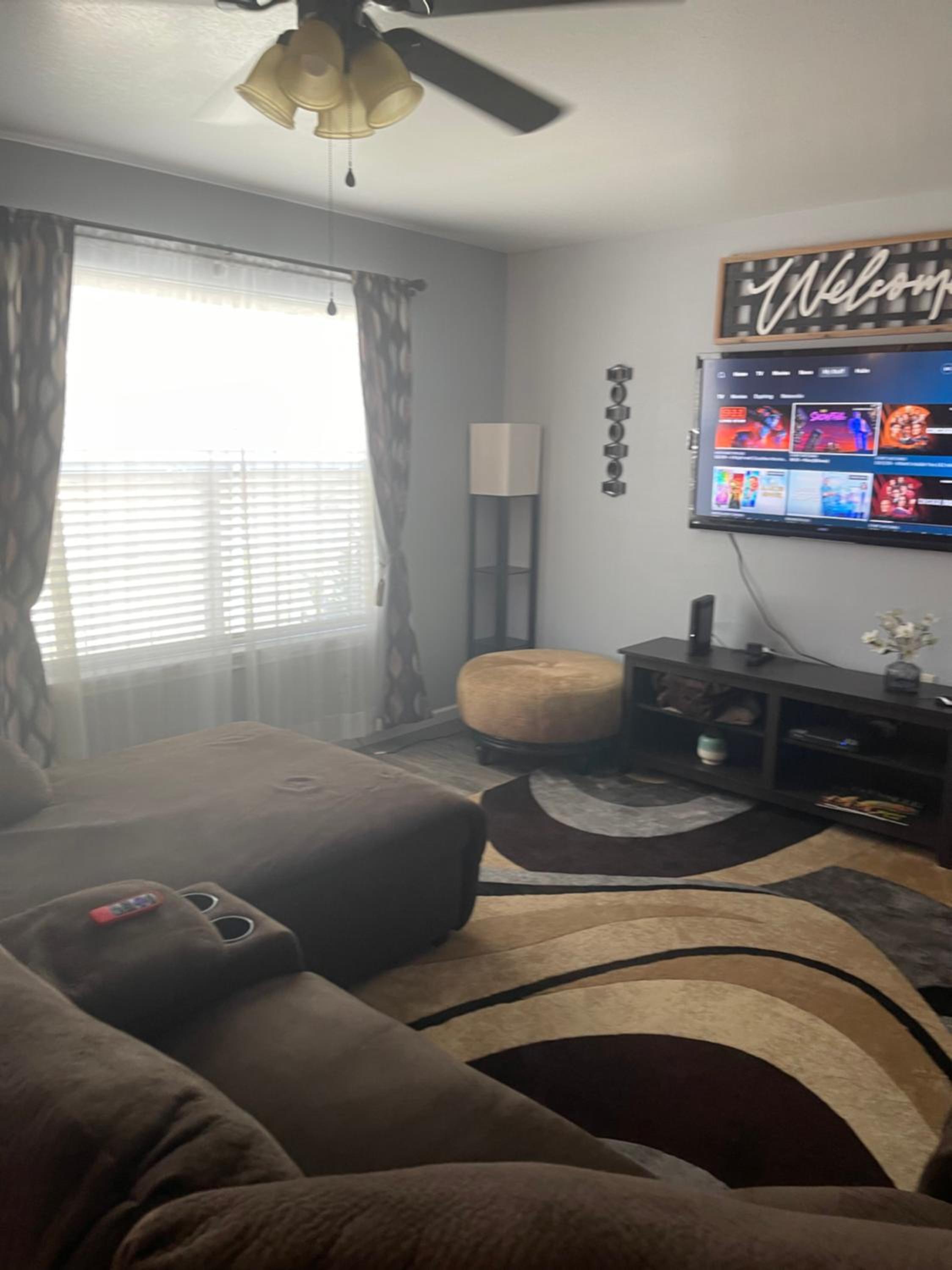 Comfy 3 Bed 2 Bath EZ Access To Santa's Wonderland view 4