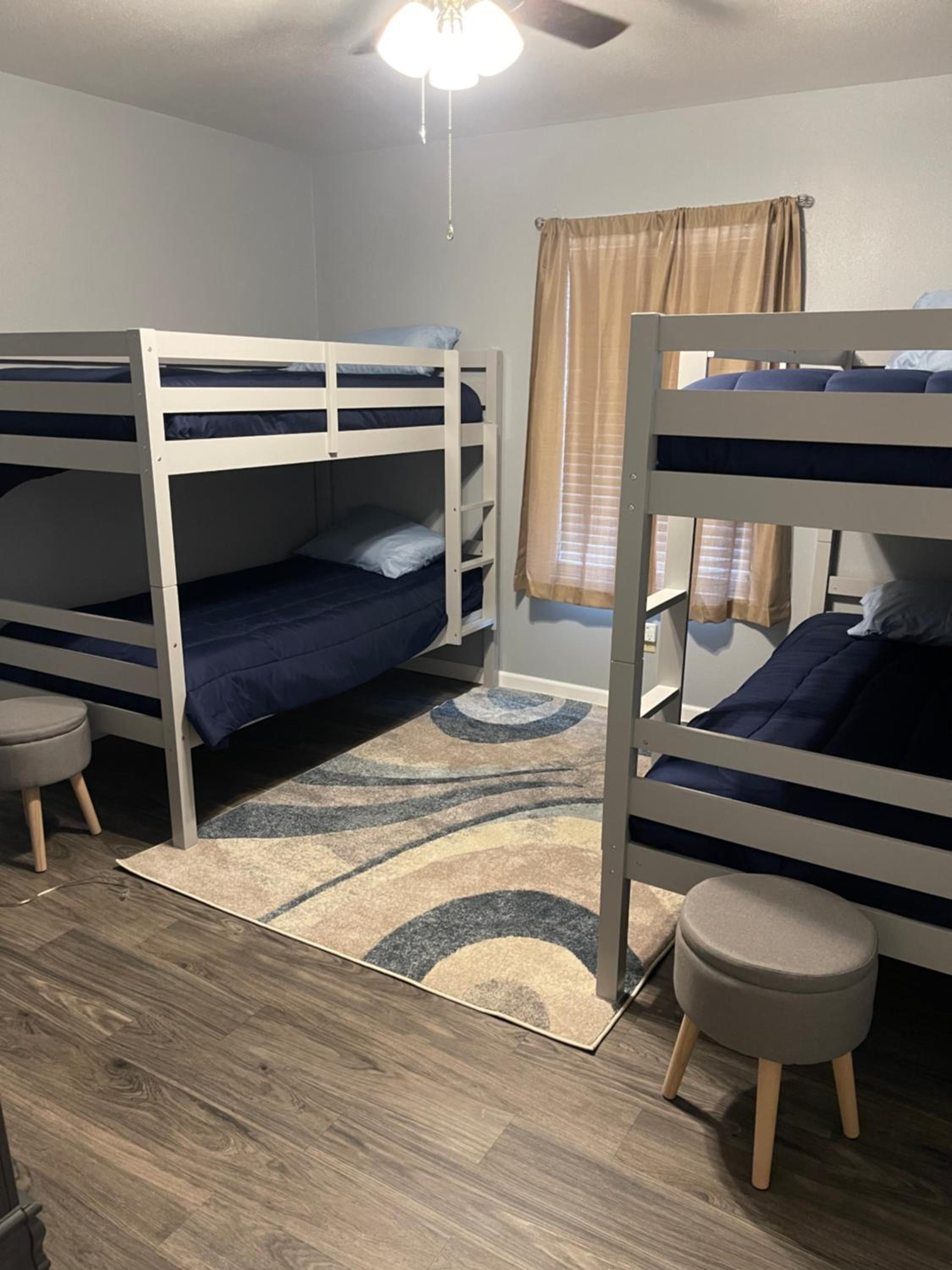 Comfy 3 Bed 2 Bath EZ Access To Santa's Wonderland view 5