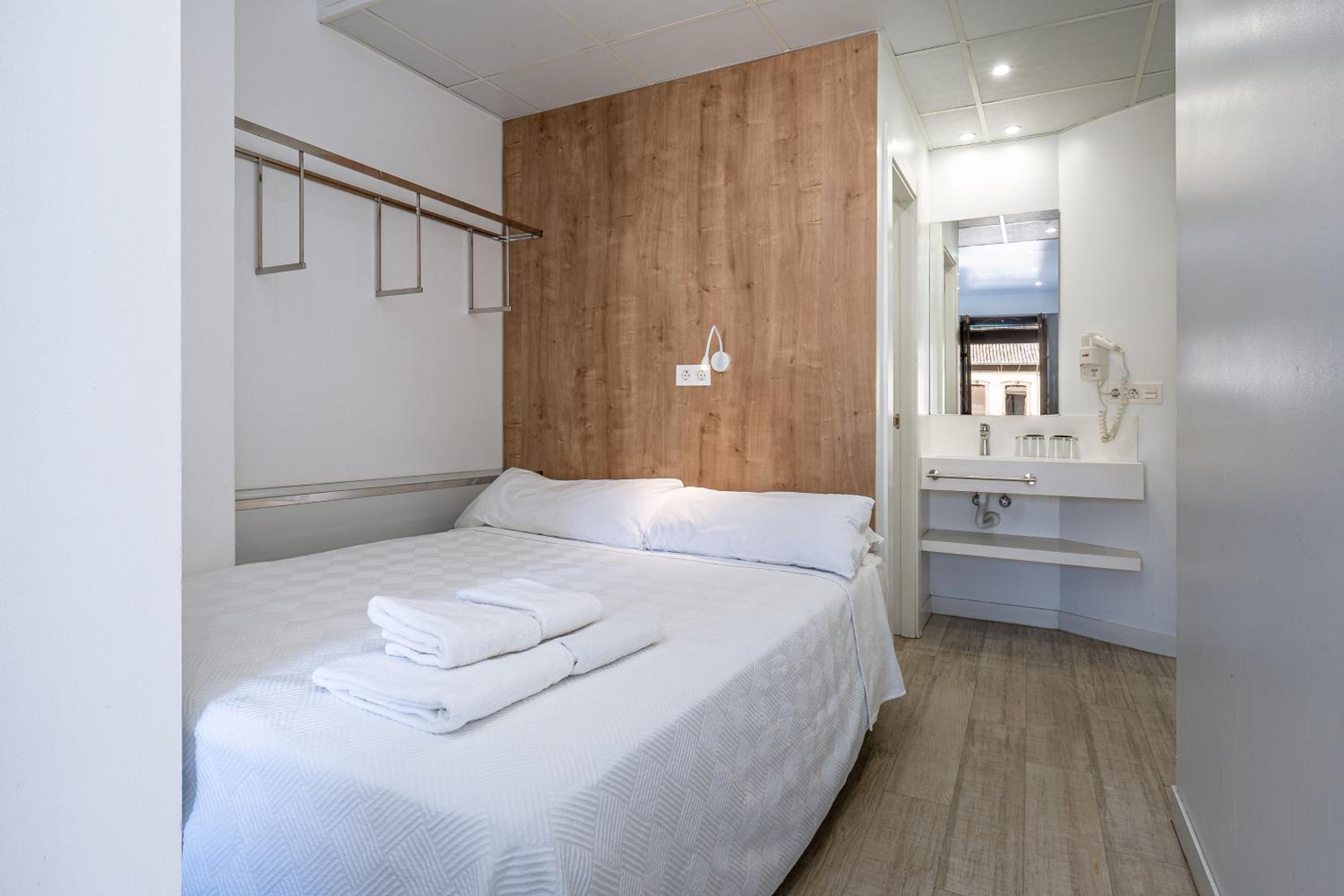 AMC Granada Hostal