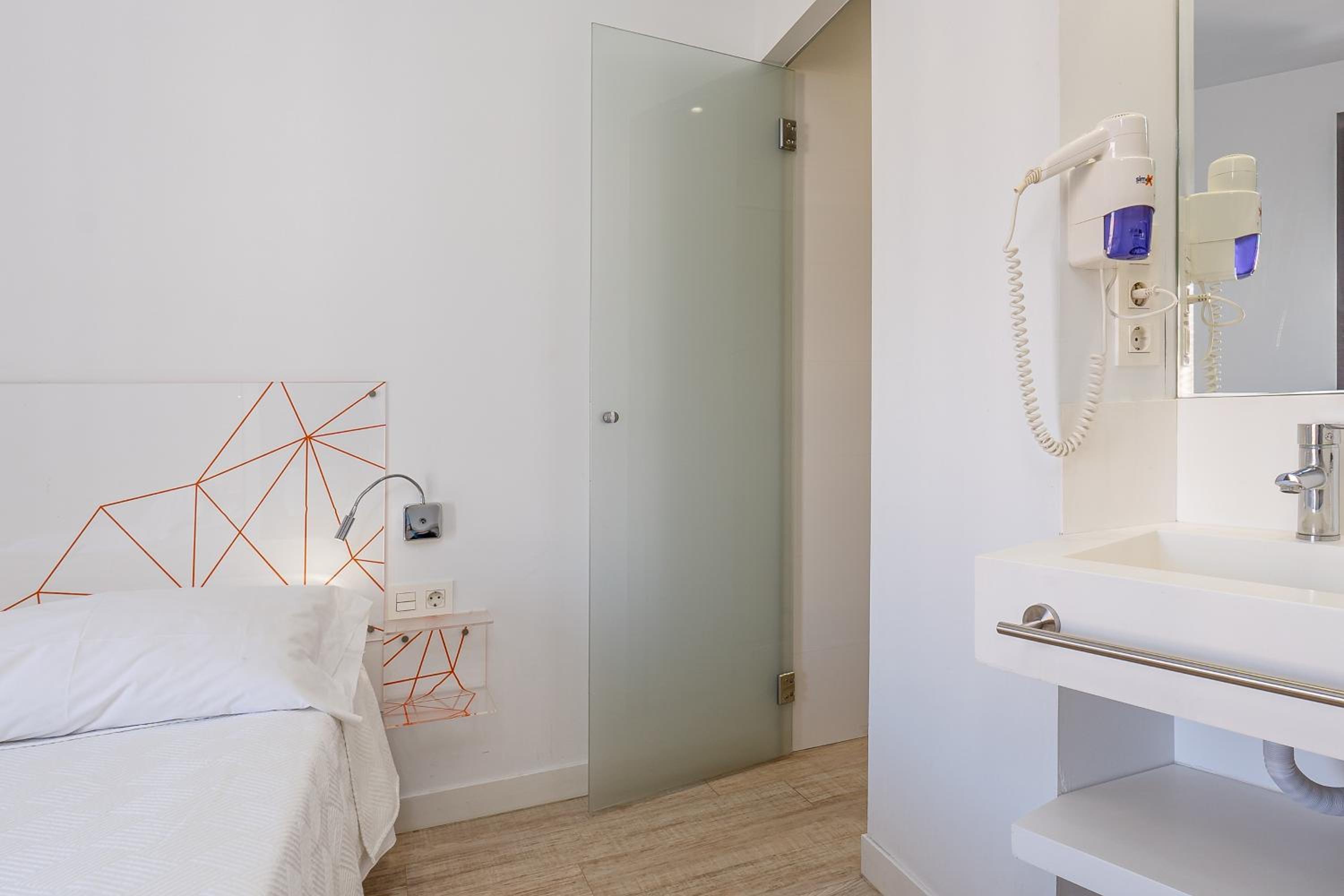 AMC Granada Hostal