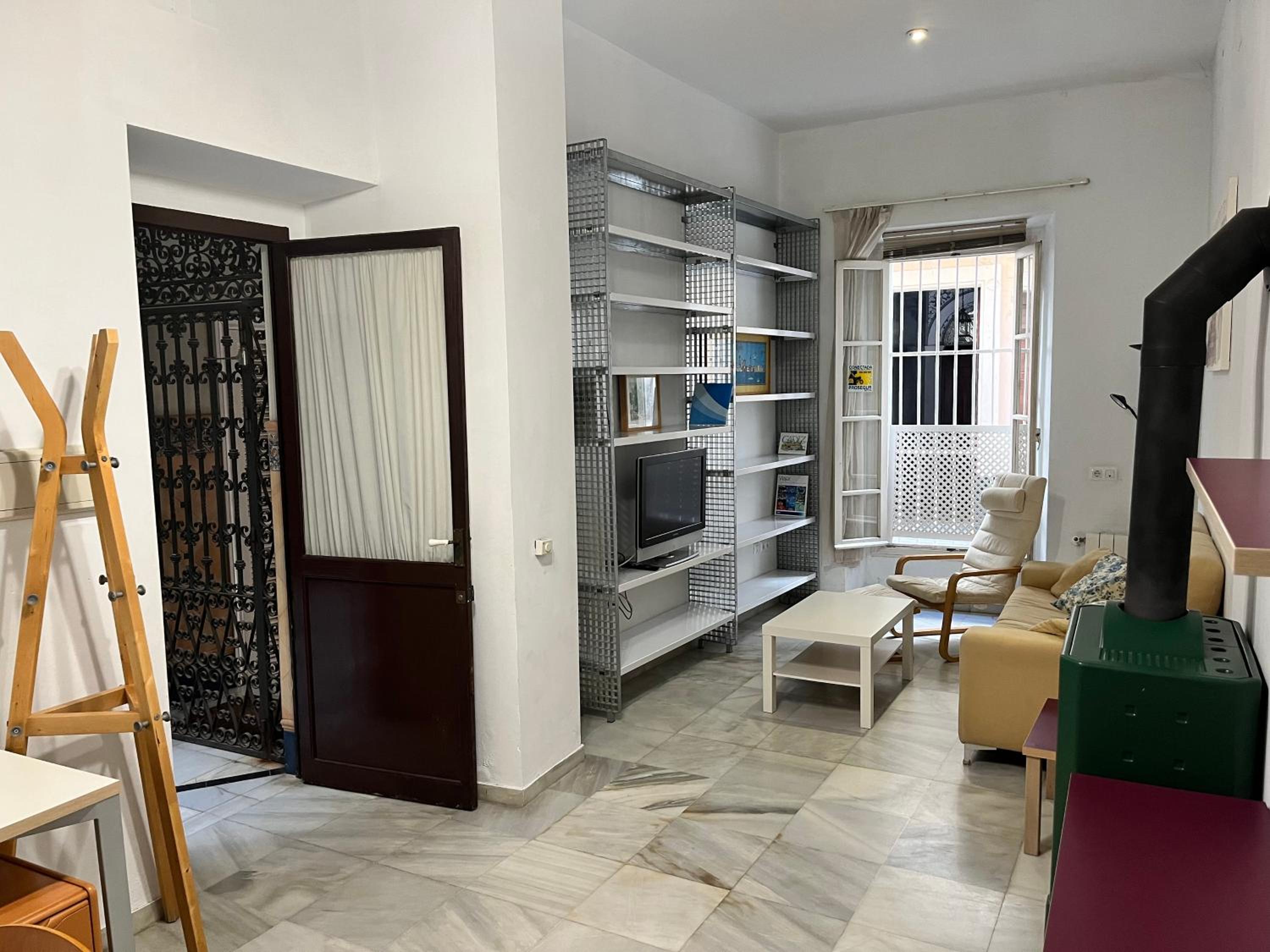 APARTAMENTO CENTRICO EN CASA TIPICA GADITANA