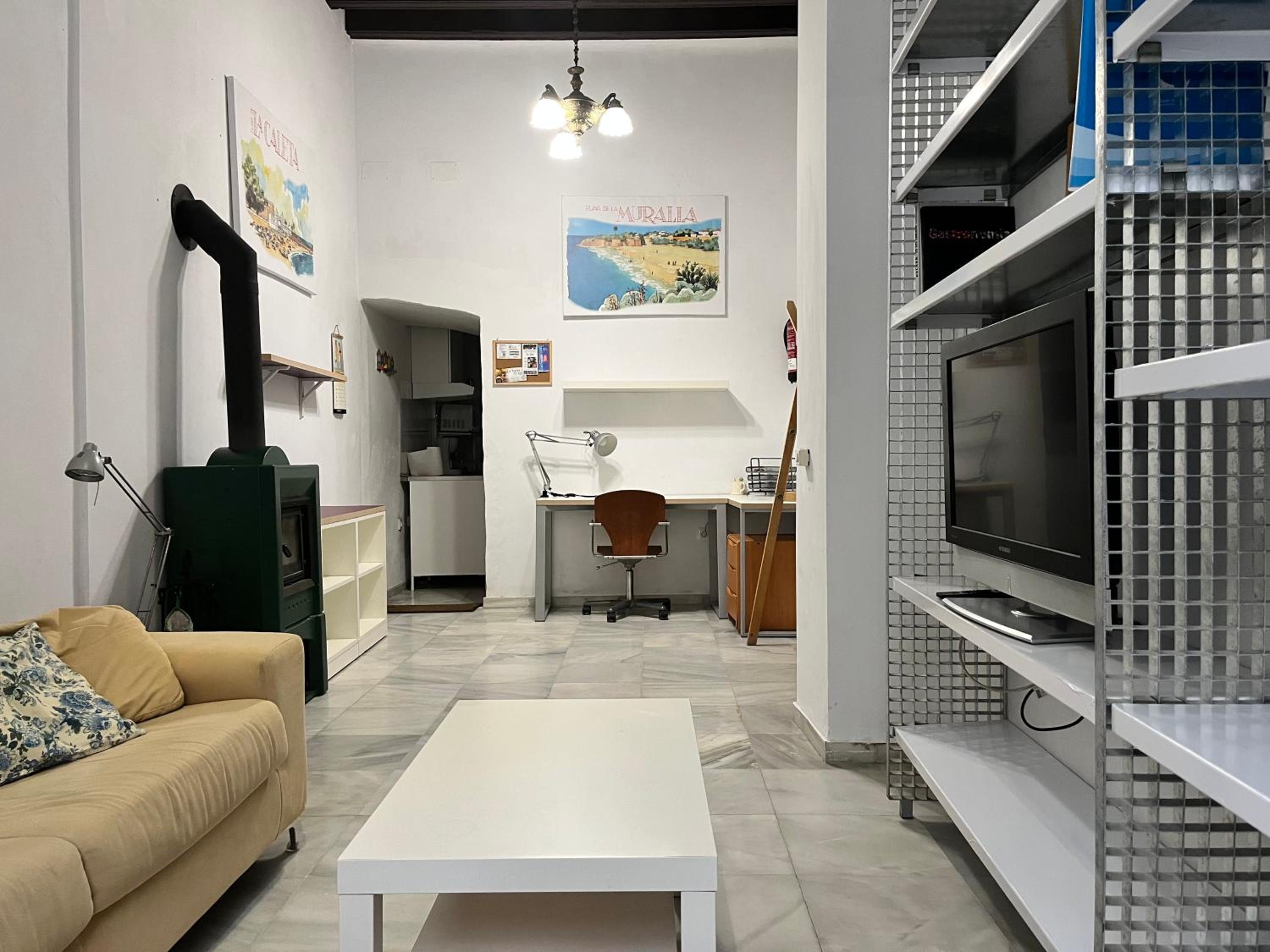 APARTAMENTO CENTRICO EN CASA TIPICA GADITANA