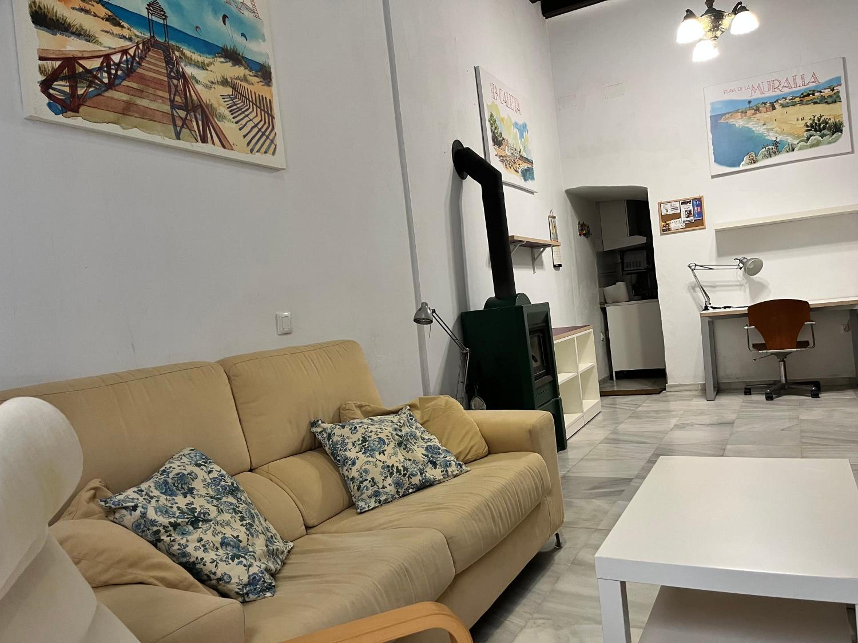 APARTAMENTO CENTRICO EN CASA TIPICA GADITANA