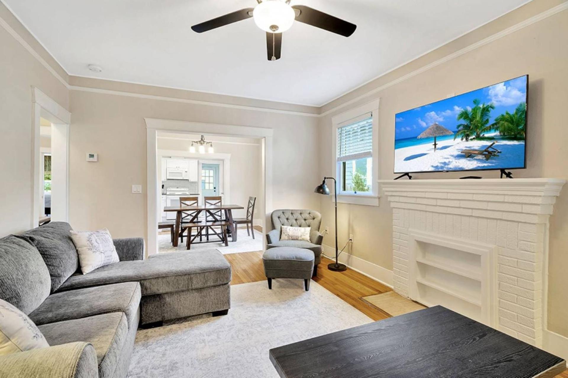 Bayshore Beauty Stylish 3BR SOHO Bungalow near Hyde Park view 3