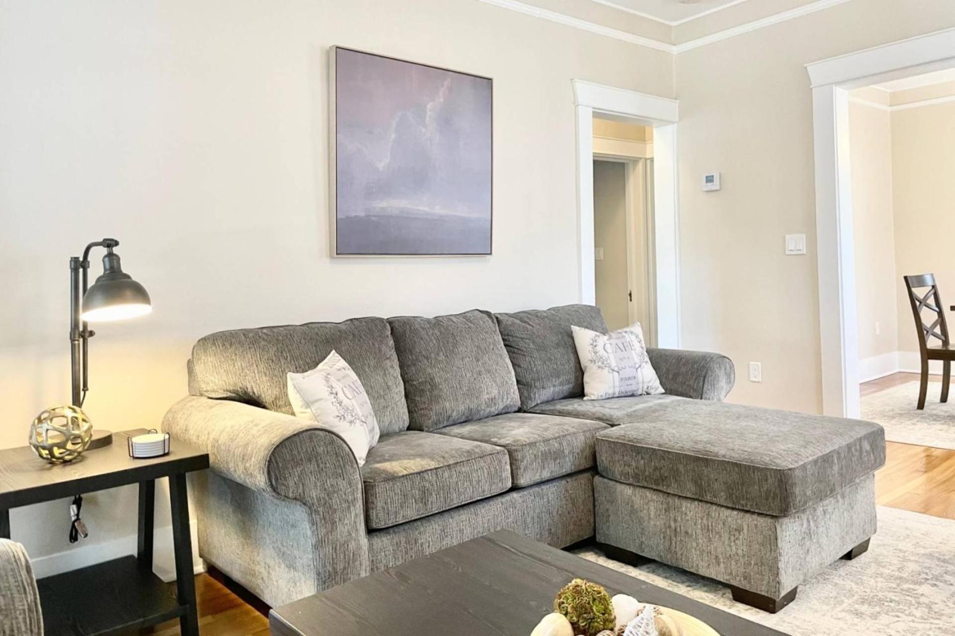 Bayshore Beauty Stylish 3BR SOHO Bungalow near Hyde Park view 5