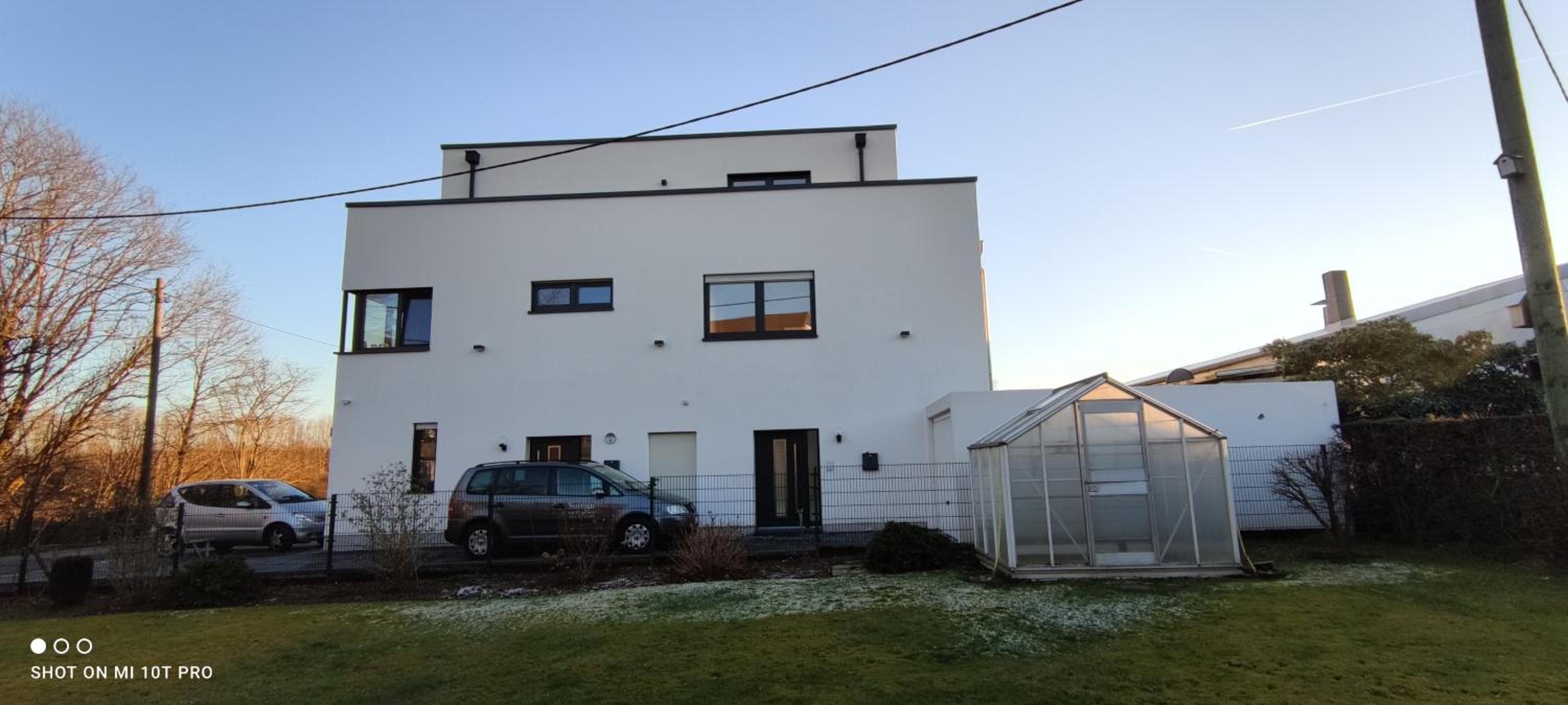 Neue Doppelhaushälfte mit Terrasse, Balkon und Garten