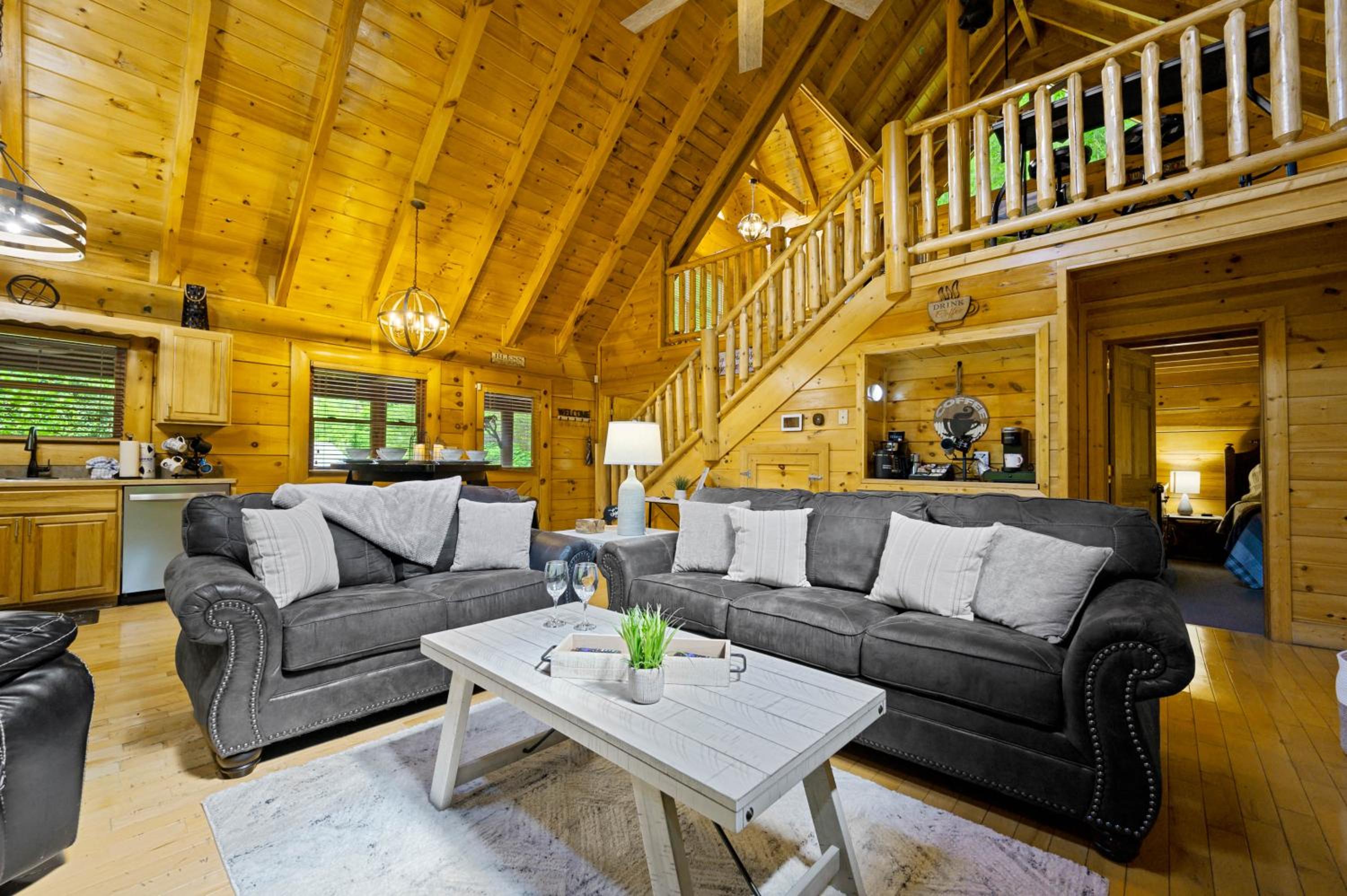 Enchanted Getaway - King Beds-Resort Pools-Hot Tub-Game Room
