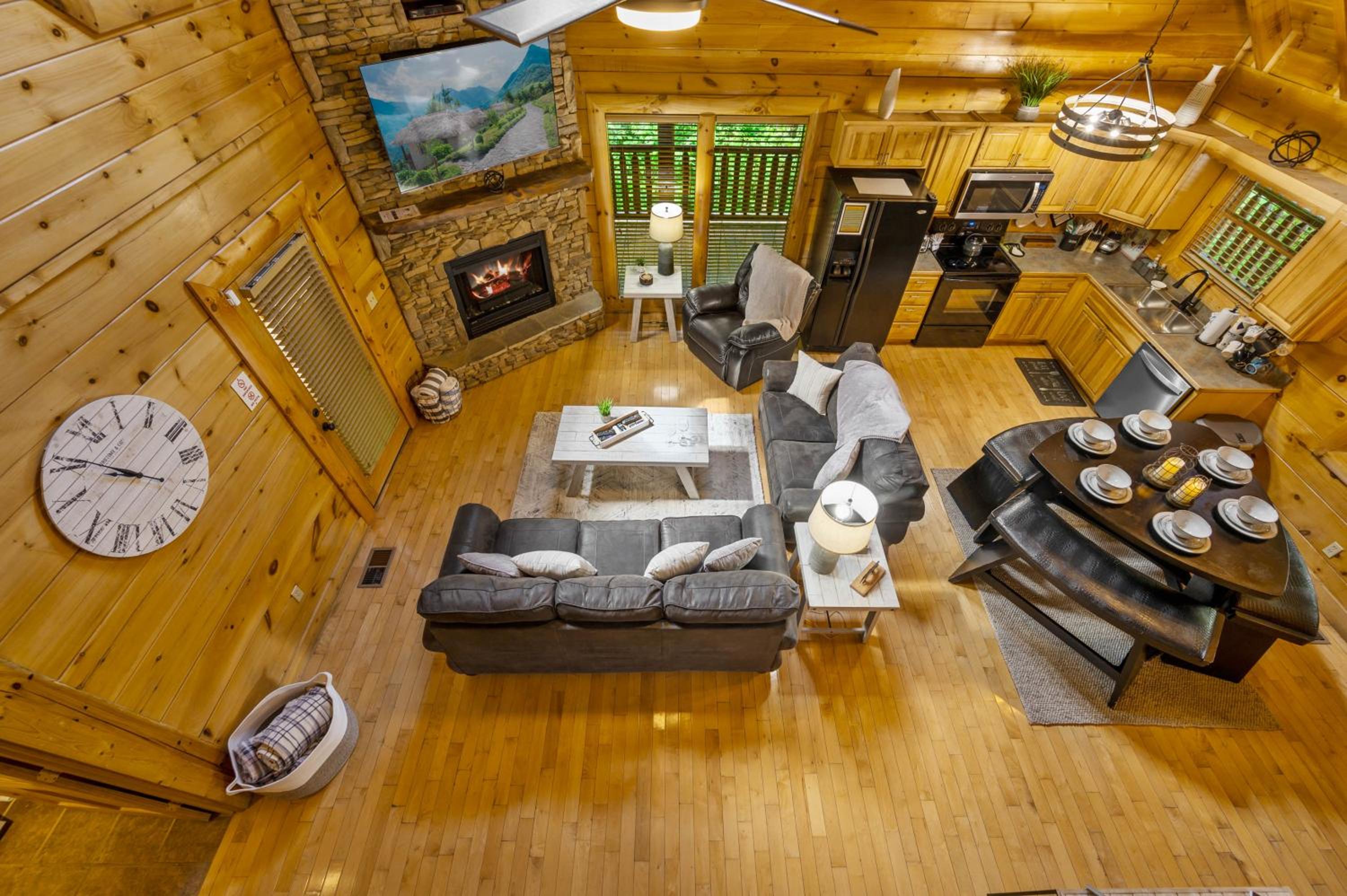 Enchanted Getaway - King Beds-Resort Pools-Hot Tub-Game Room