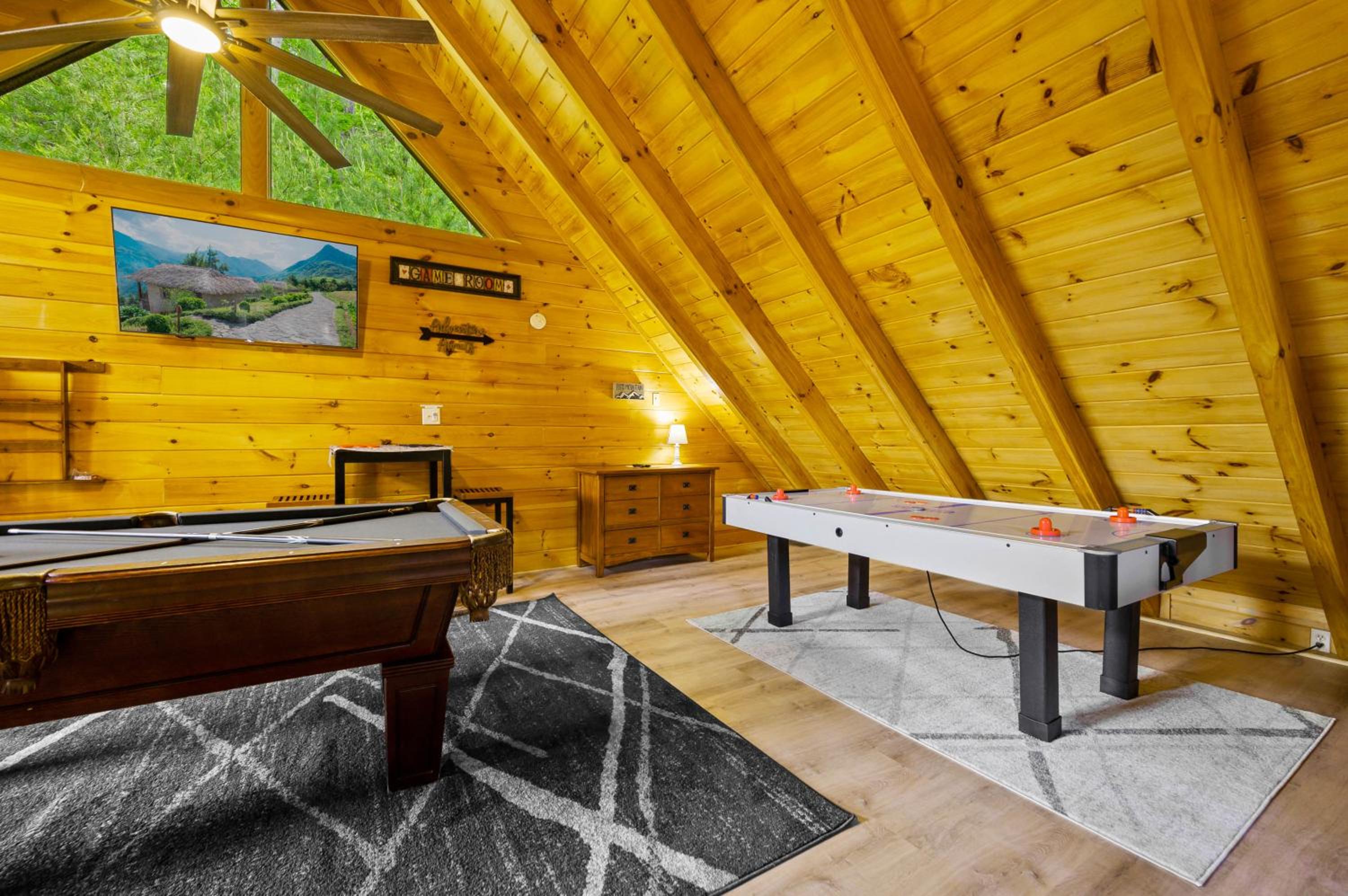 Enchanted Getaway - King Beds-Resort Pools-Hot Tub-Game Room