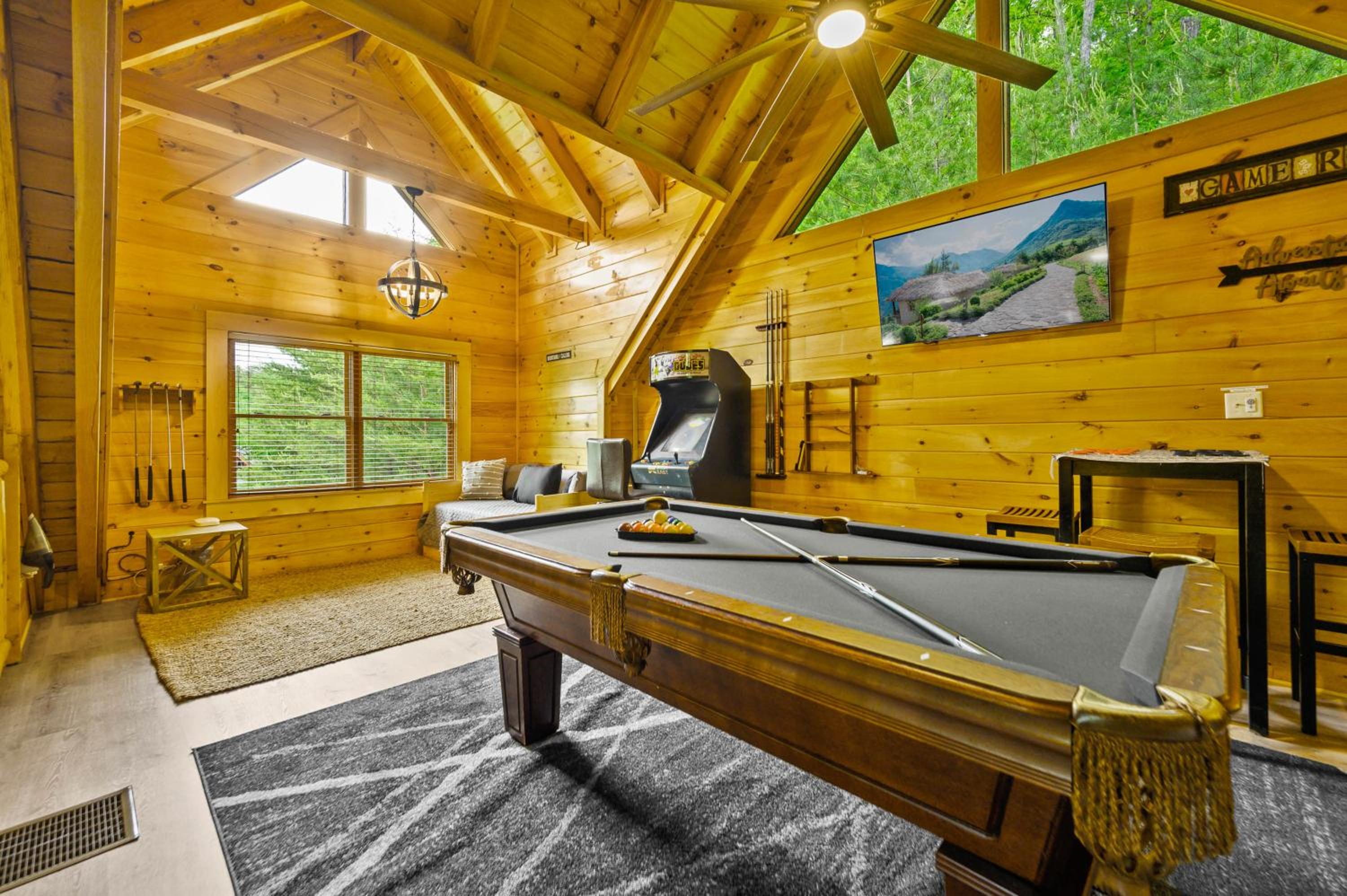 Enchanted Getaway - King Beds-Resort Pools-Hot Tub-Game Room