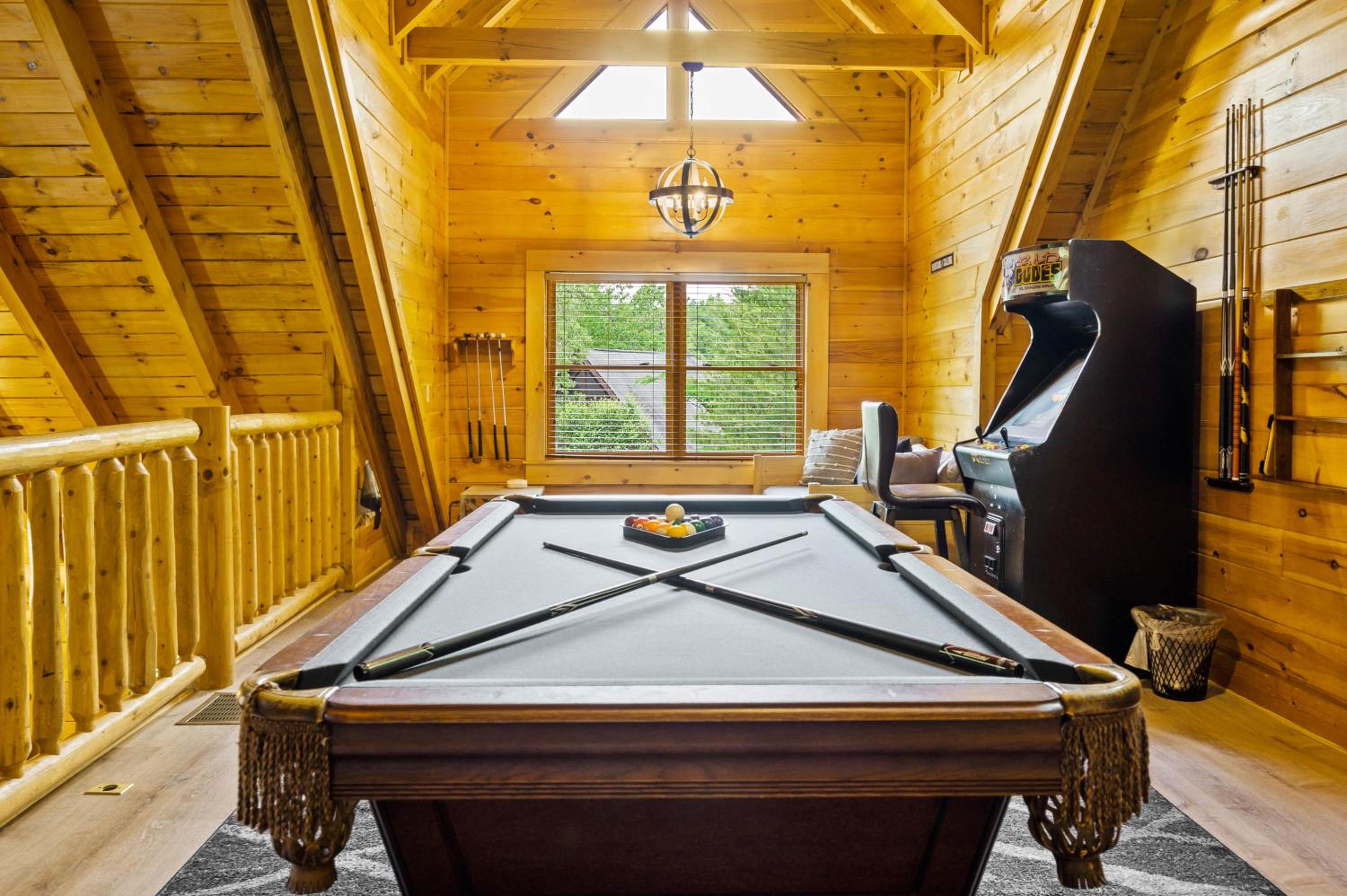 Enchanted Getaway - King Beds-Resort Pools-Hot Tub-Game Room