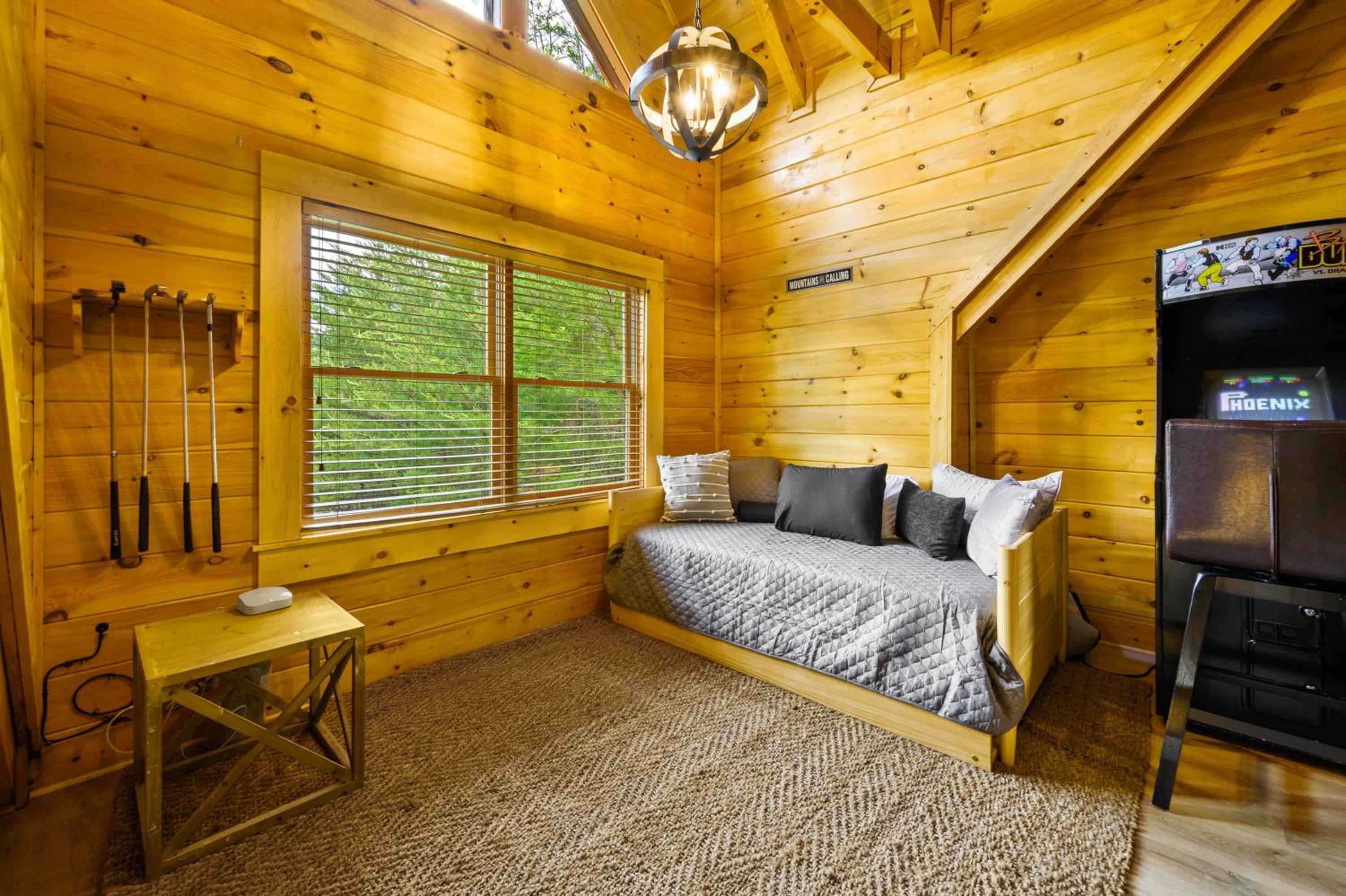 Enchanted Getaway - King Beds-Resort Pools-Hot Tub-Game Room