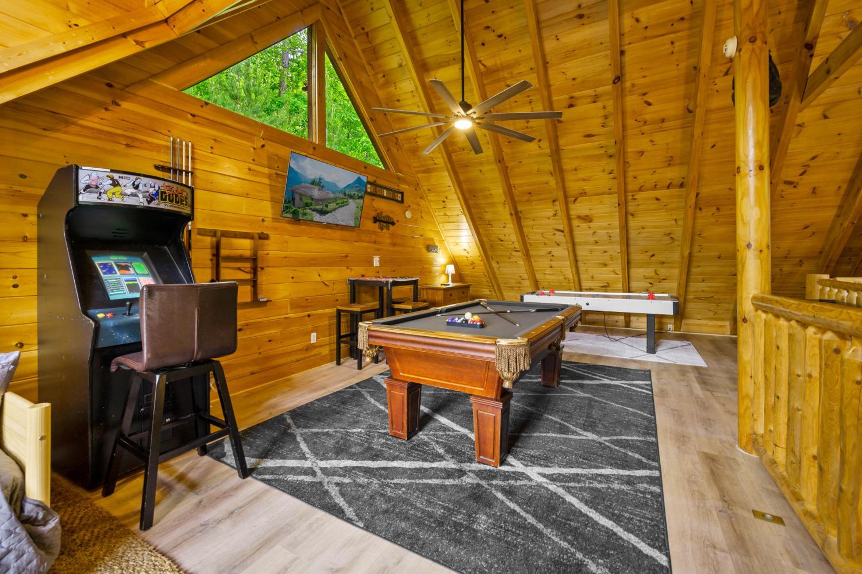 Enchanted Getaway - King Beds-Resort Pools-Hot Tub-Game Room
