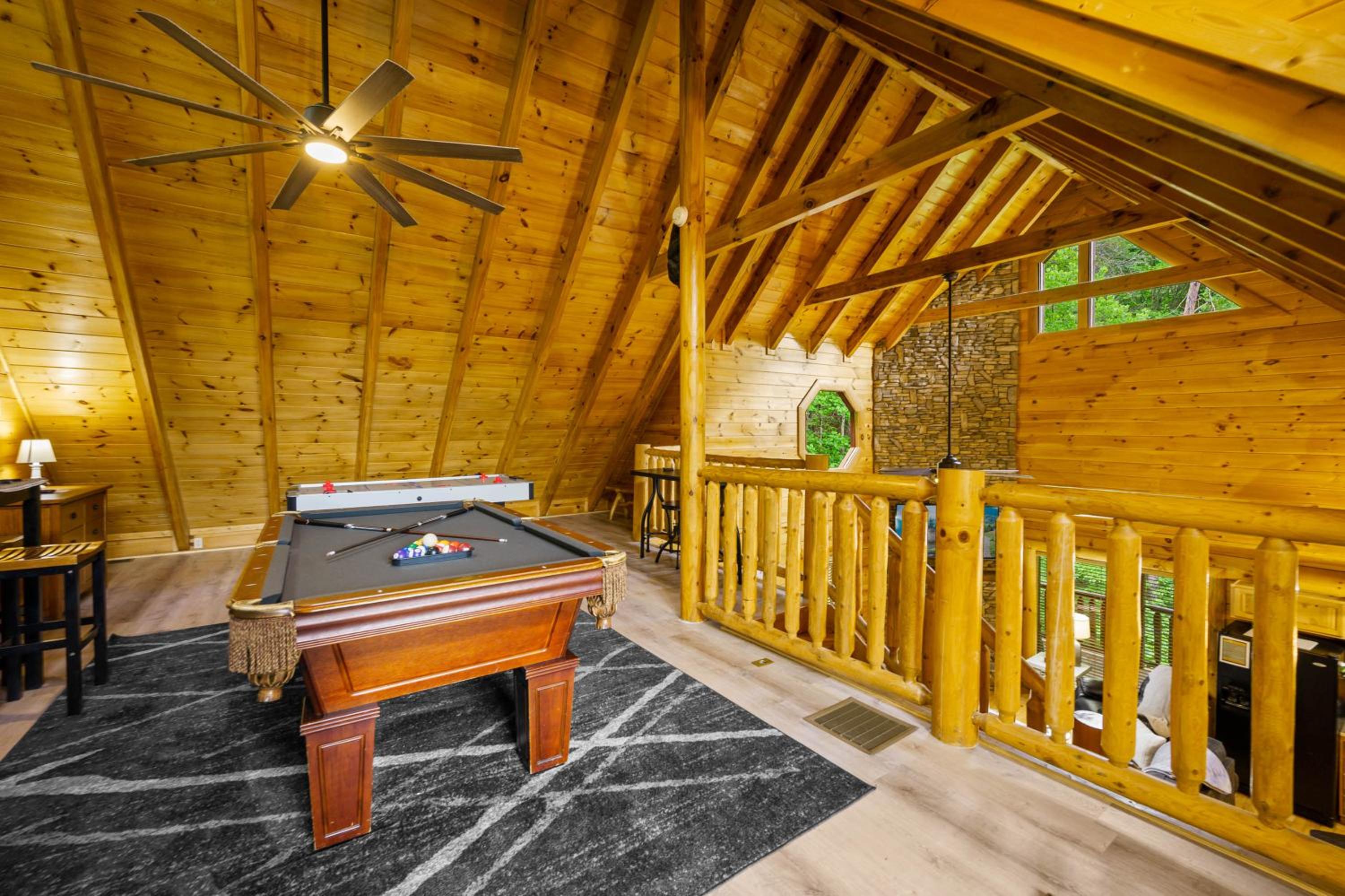 Enchanted Getaway - King Beds-Resort Pools-Hot Tub-Game Room