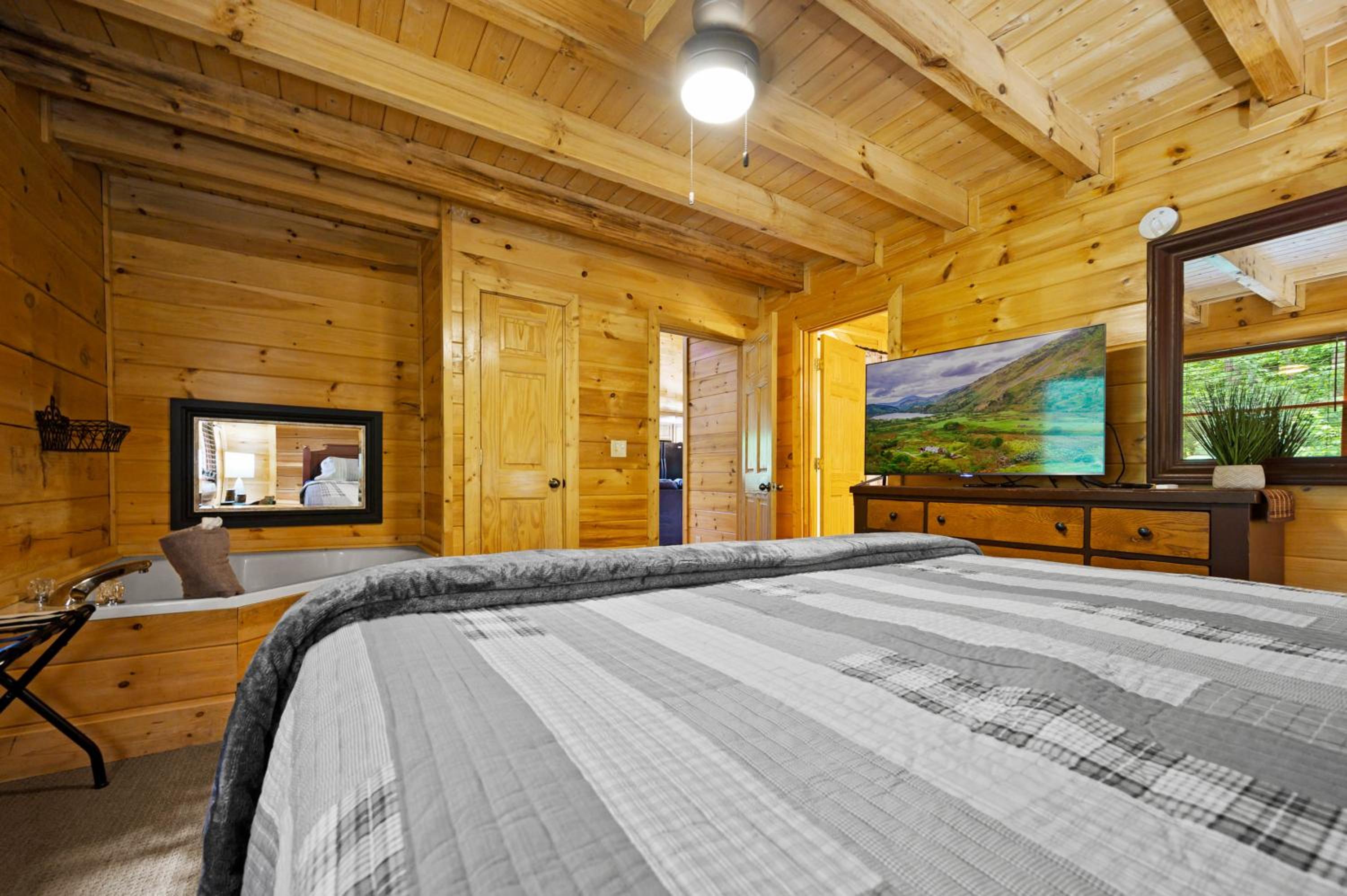 Enchanted Getaway - King Beds-Resort Pools-Hot Tub-Game Room