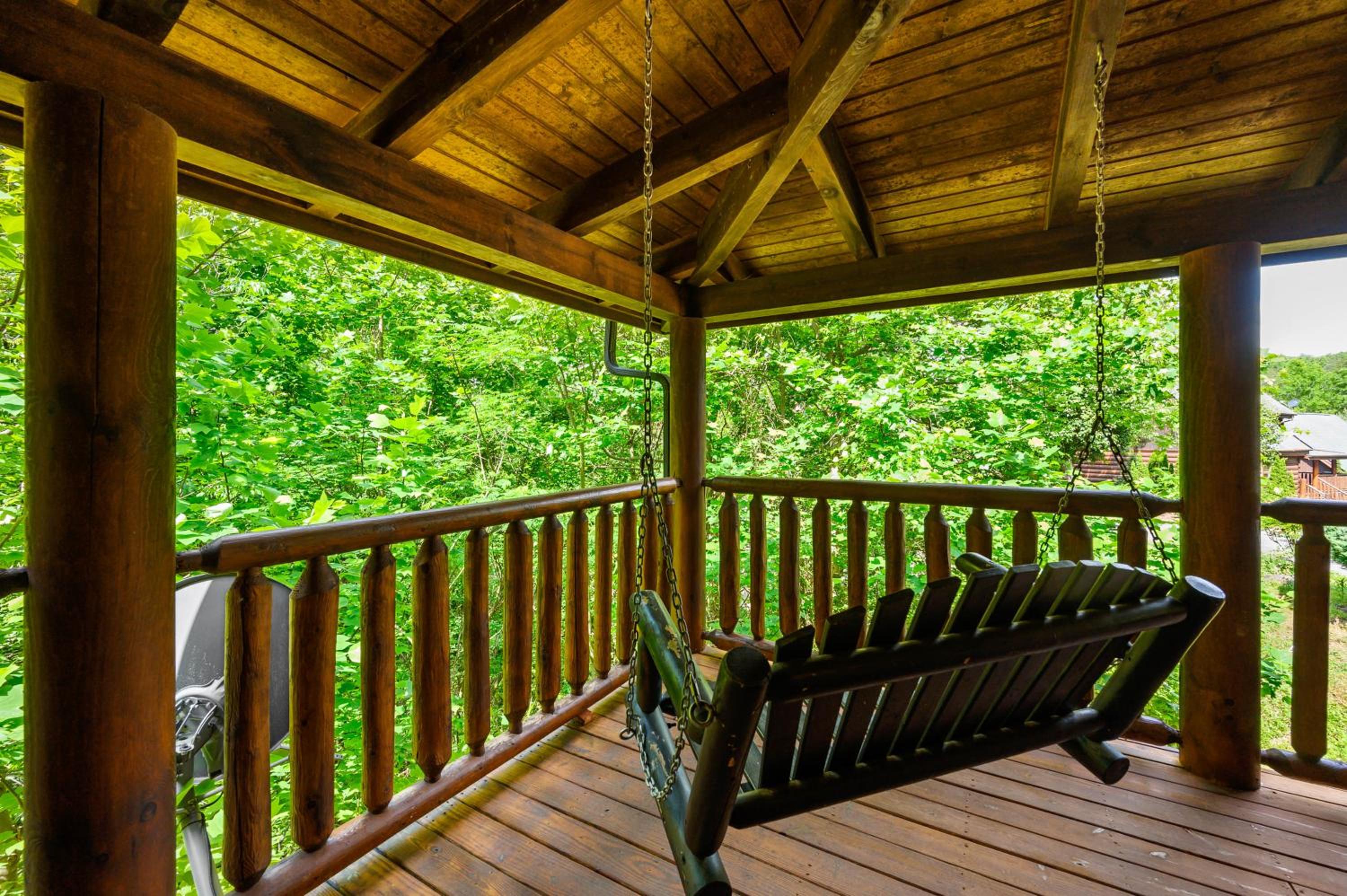 Enchanted Getaway - King Beds-Resort Pools-Hot Tub-Game Room