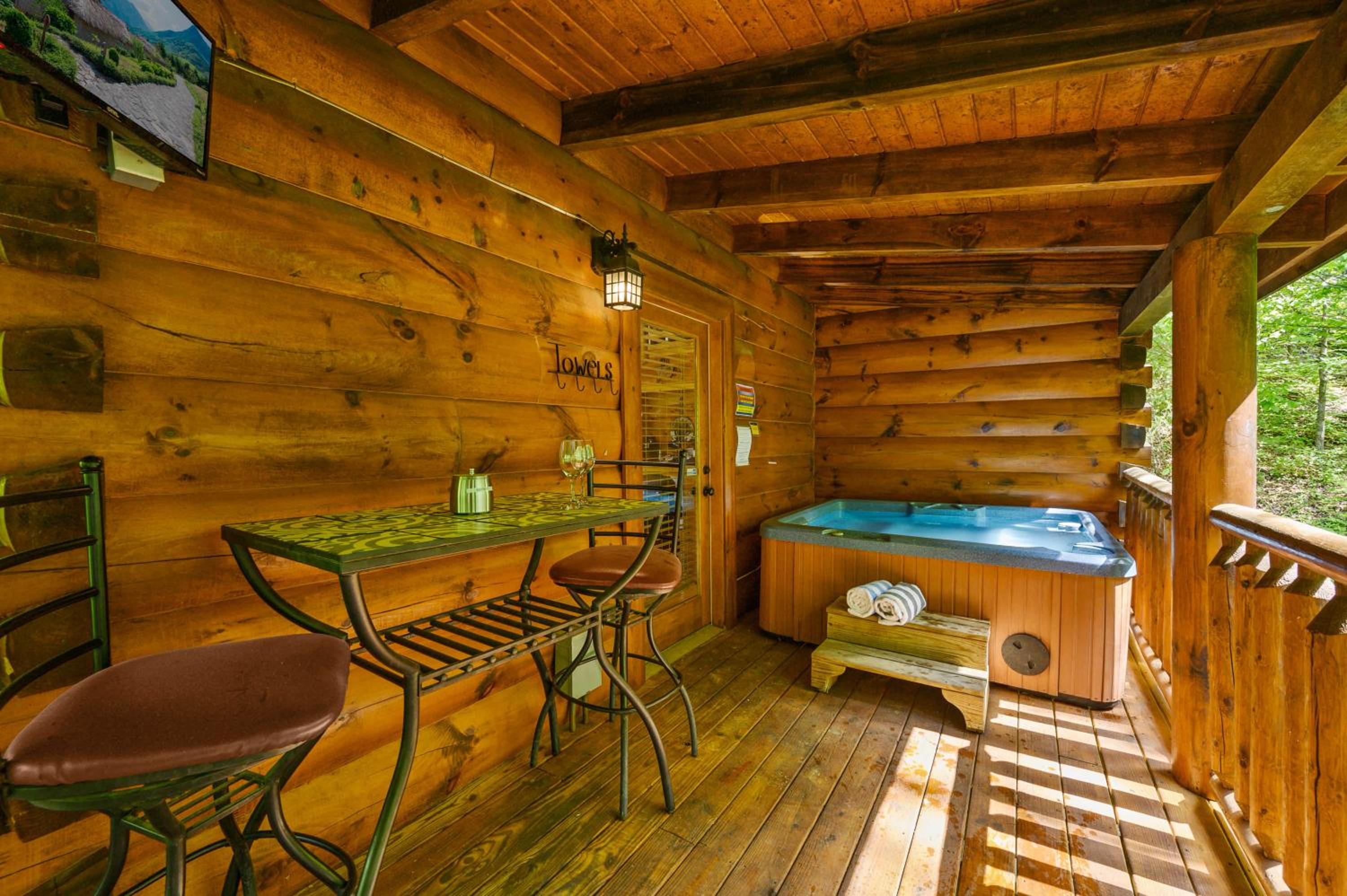 Enchanted Getaway - King Beds-Resort Pools-Hot Tub-Game Room
