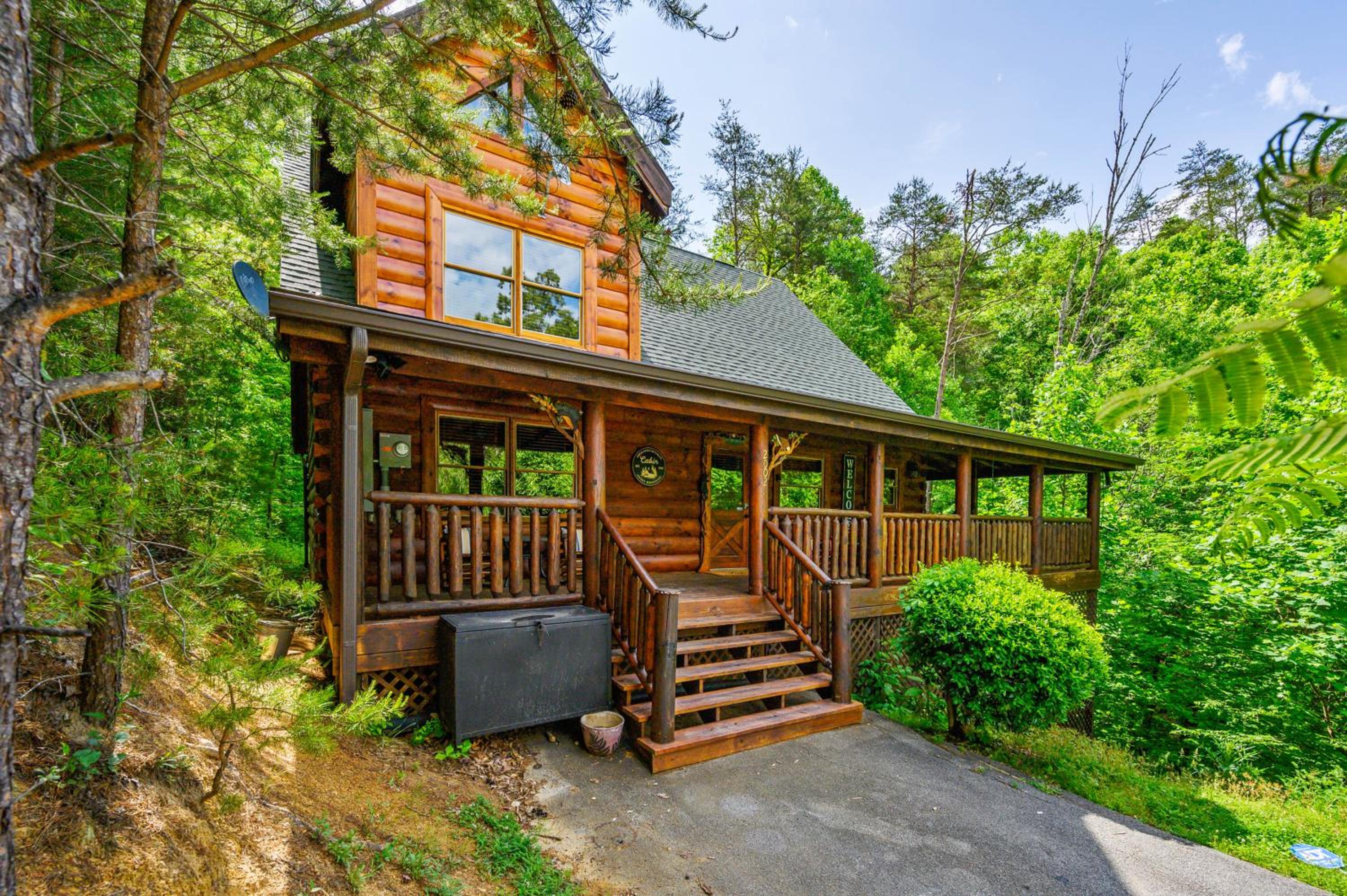 Enchanted Getaway - King Beds-Resort Pools-Hot Tub-Game Room