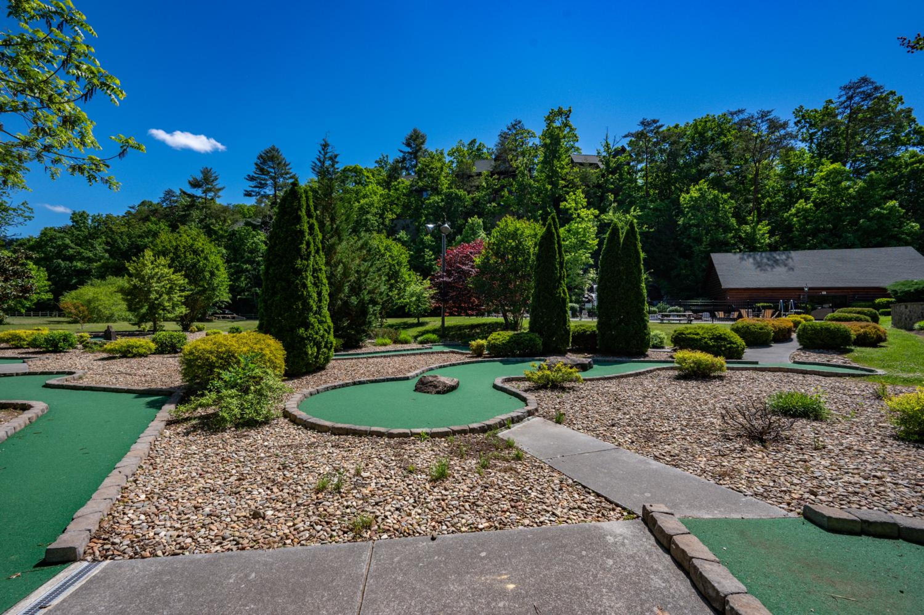 Enchanted Getaway - King Beds-Resort Pools-Hot Tub-Game Room
