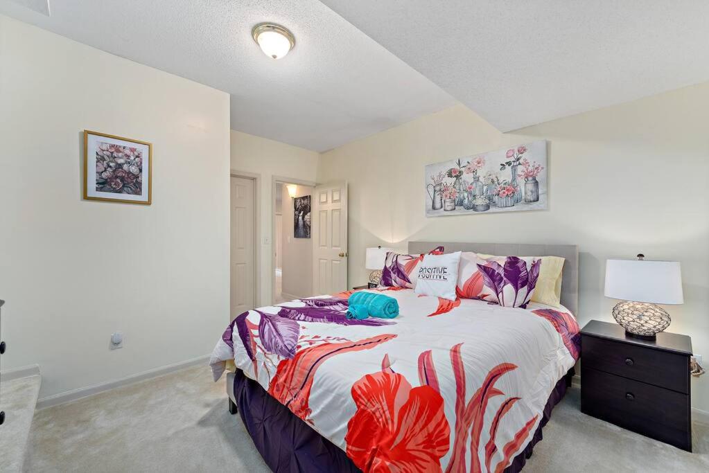 Kansas City Vacations - Beautiful Townhome, 11 minutes to Downtown, KCMO. - Property Image 43