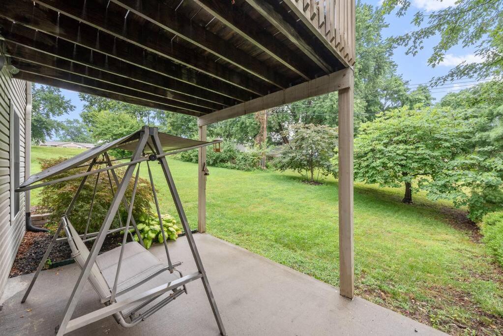Kansas City Vacations - Beautiful Townhome, 11 minutes to Downtown, KCMO. - Property Image 44
