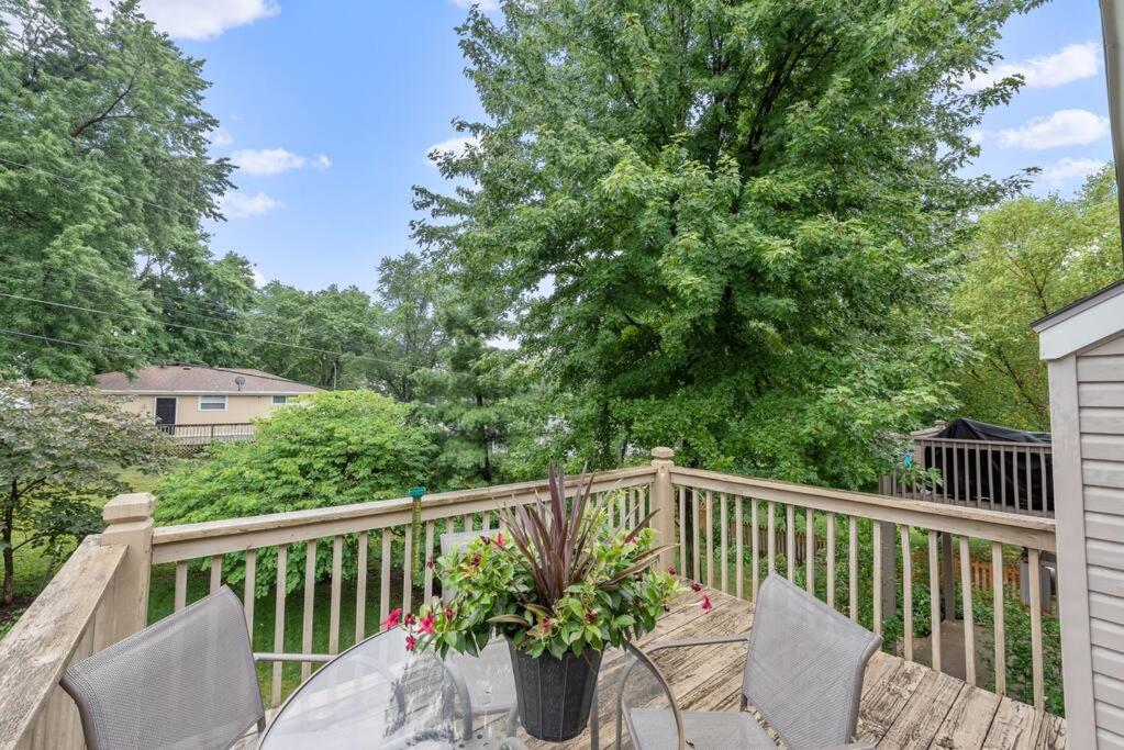 Kansas City Vacations - Beautiful Townhome, 11 minutes to Downtown, KCMO. - Property Image 49