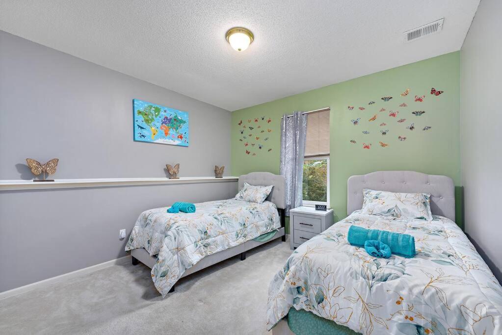 Kansas City Vacations - Beautiful Townhome, 11 minutes to Downtown, KCMO. - Property Image 51