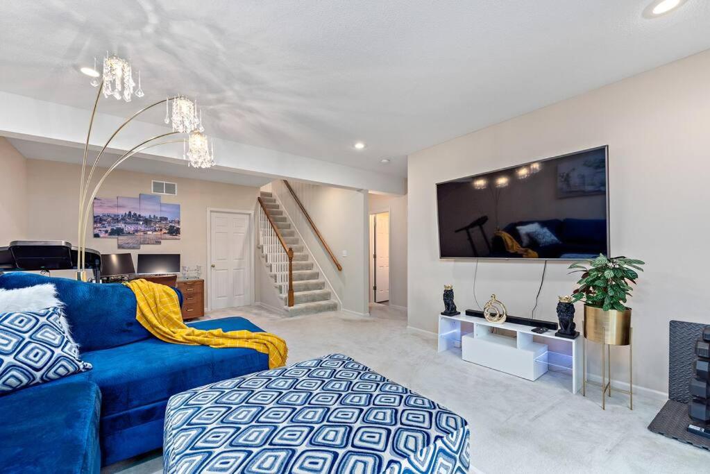 Kansas City Vacations - Beautiful Townhome, 11 minutes to Downtown, KCMO. - Property Image 52