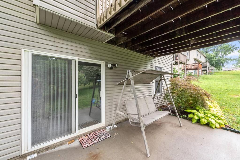 Kansas City Vacations - Beautiful Townhome, 11 minutes to Downtown, KCMO. - Property Image 53