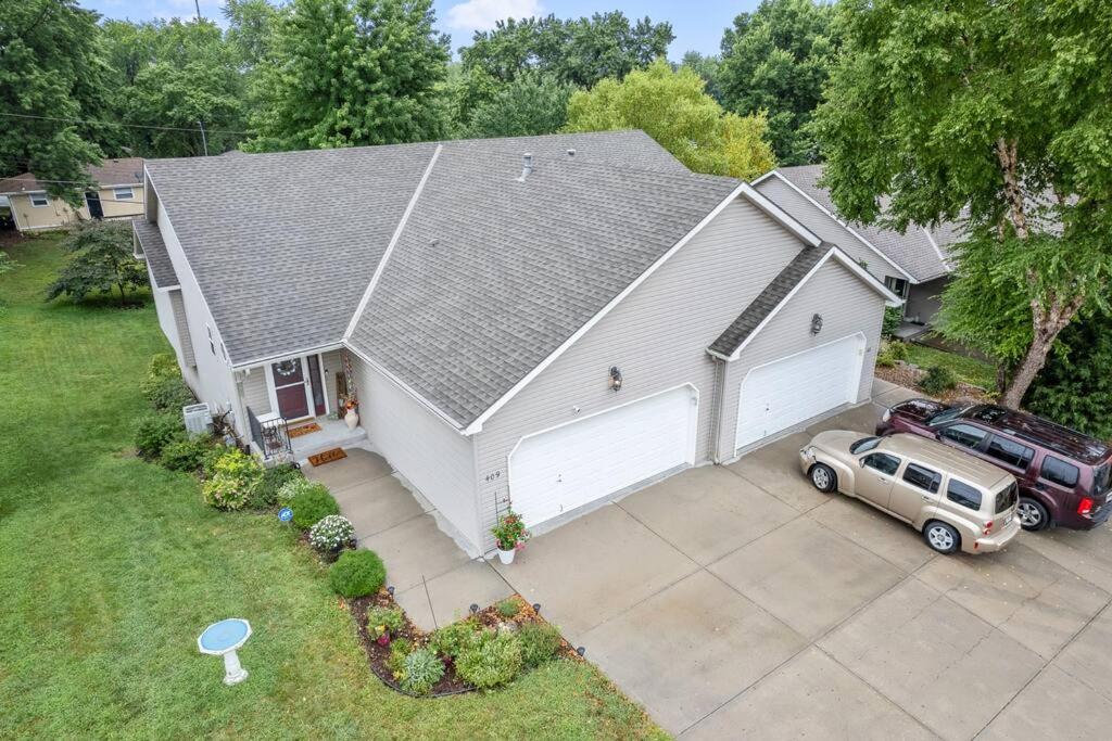 Kansas City Vacations - Beautiful Townhome, 11 minutes to Downtown, KCMO. - Property Image 54